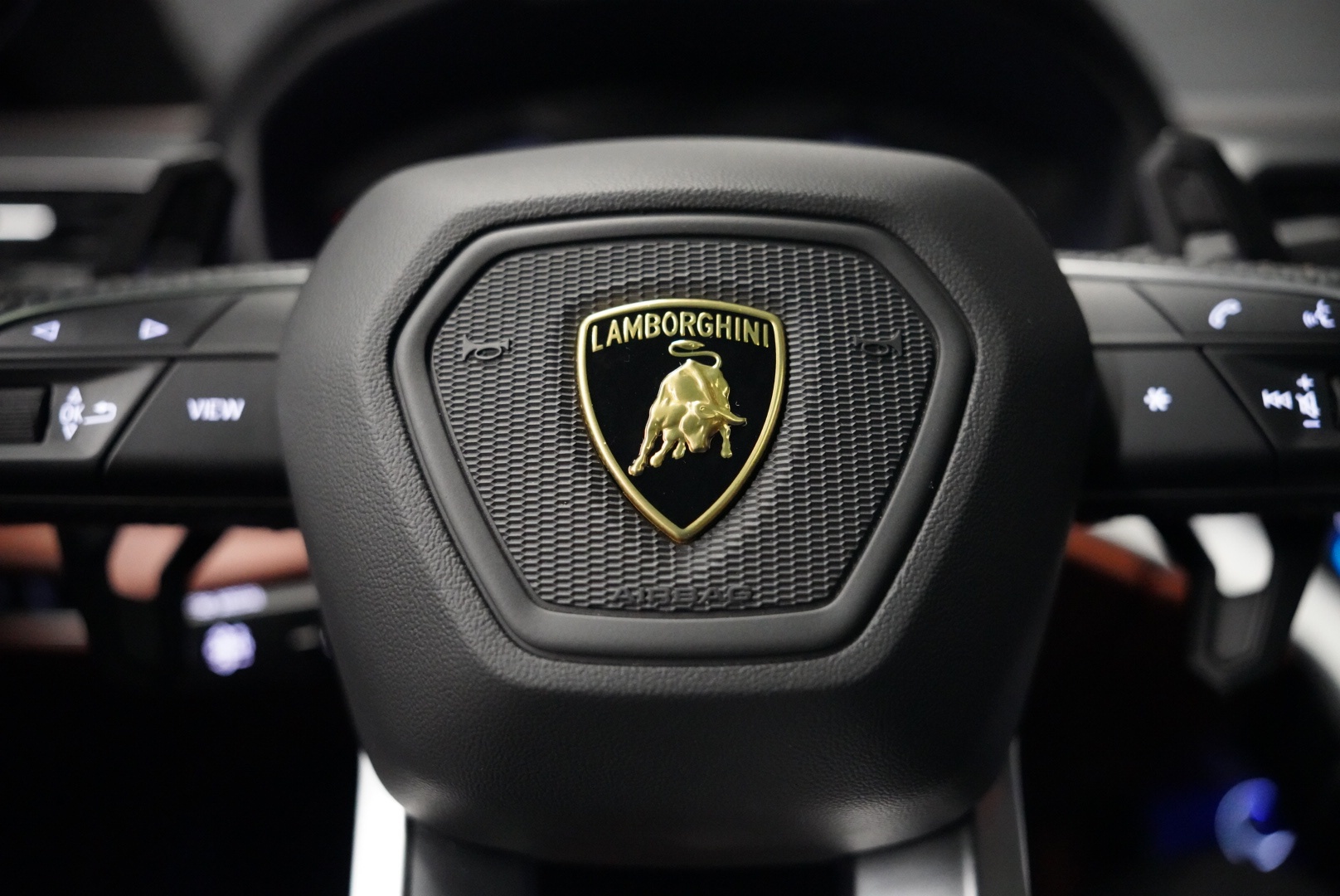 /hcwenterprisecorporation/2019-Lamborghini-Urus-33003699527312347.jpg