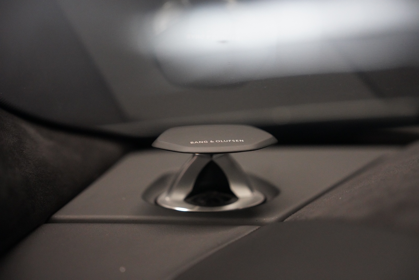 /hcwenterprisecorporation/2019-Lamborghini-Urus-40621512806742754.jpg