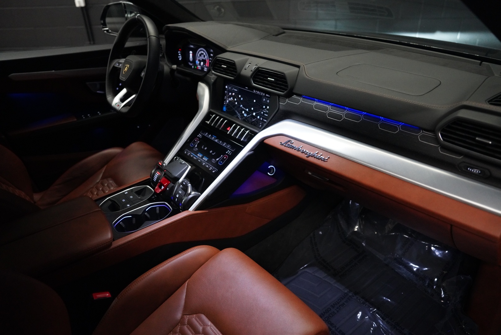 /hcwenterprisecorporation/2019-Lamborghini-Urus-4451244929588458.jpg