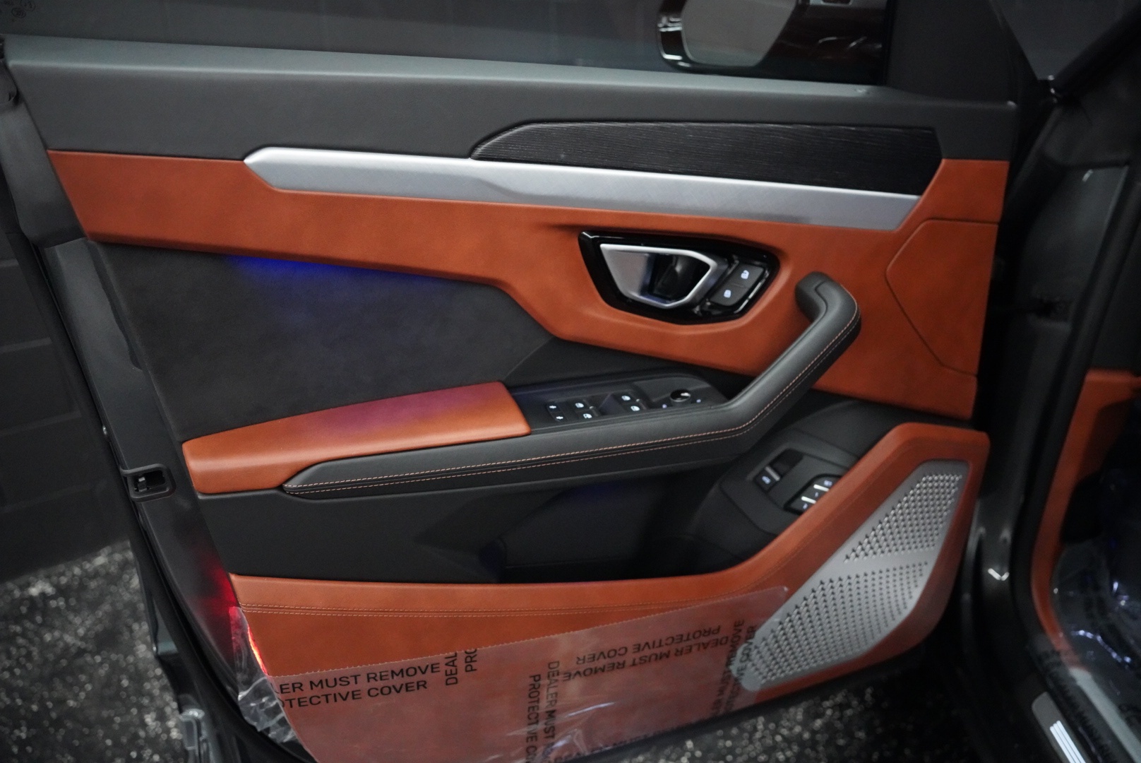 /hcwenterprisecorporation/2019-Lamborghini-Urus-8144606350970487.jpg
