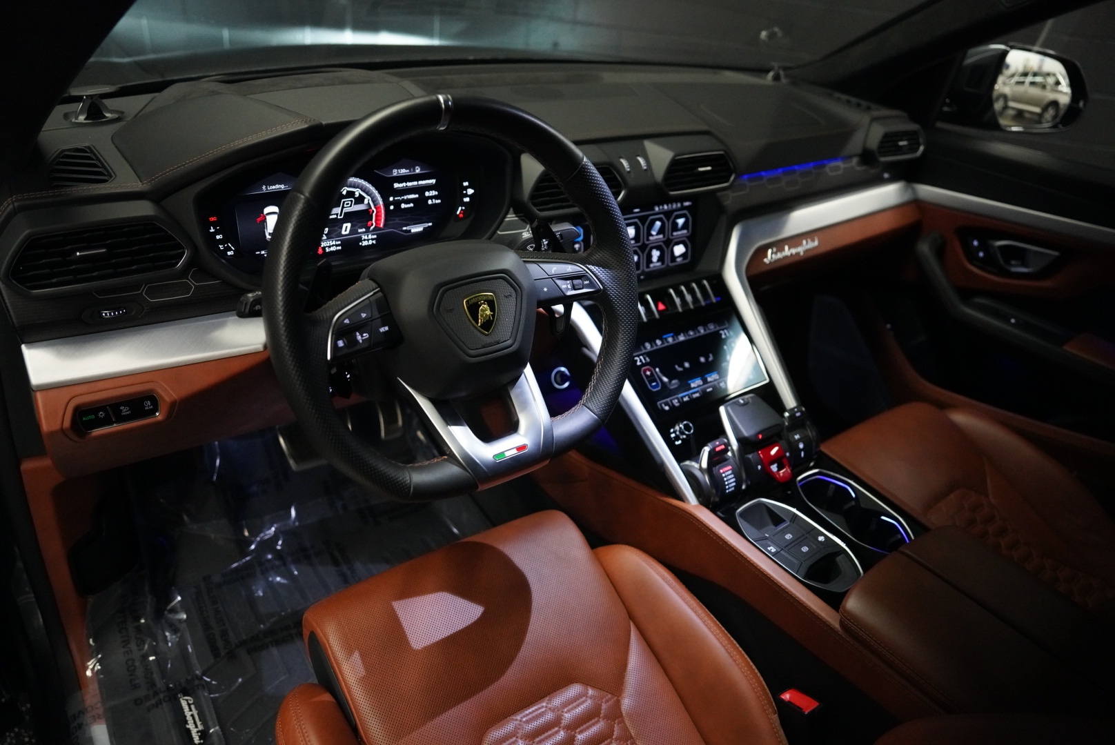 /hcwenterprisecorporation/2019-Lamborghini-Urus-8642959442517613.jpg