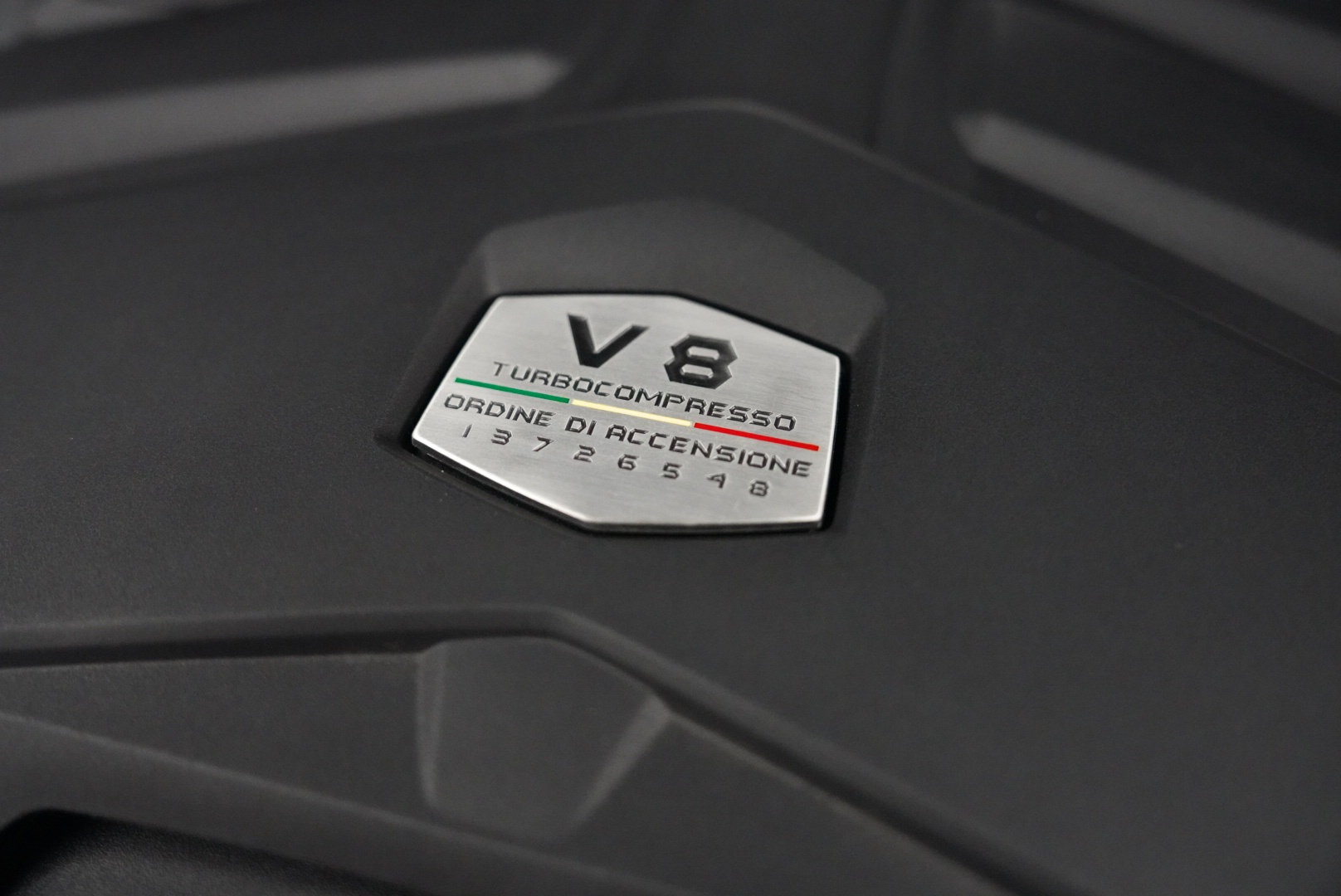 /hcwenterprisecorporation/2019-Lamborghini-Urus-9704131507427693.jpg
