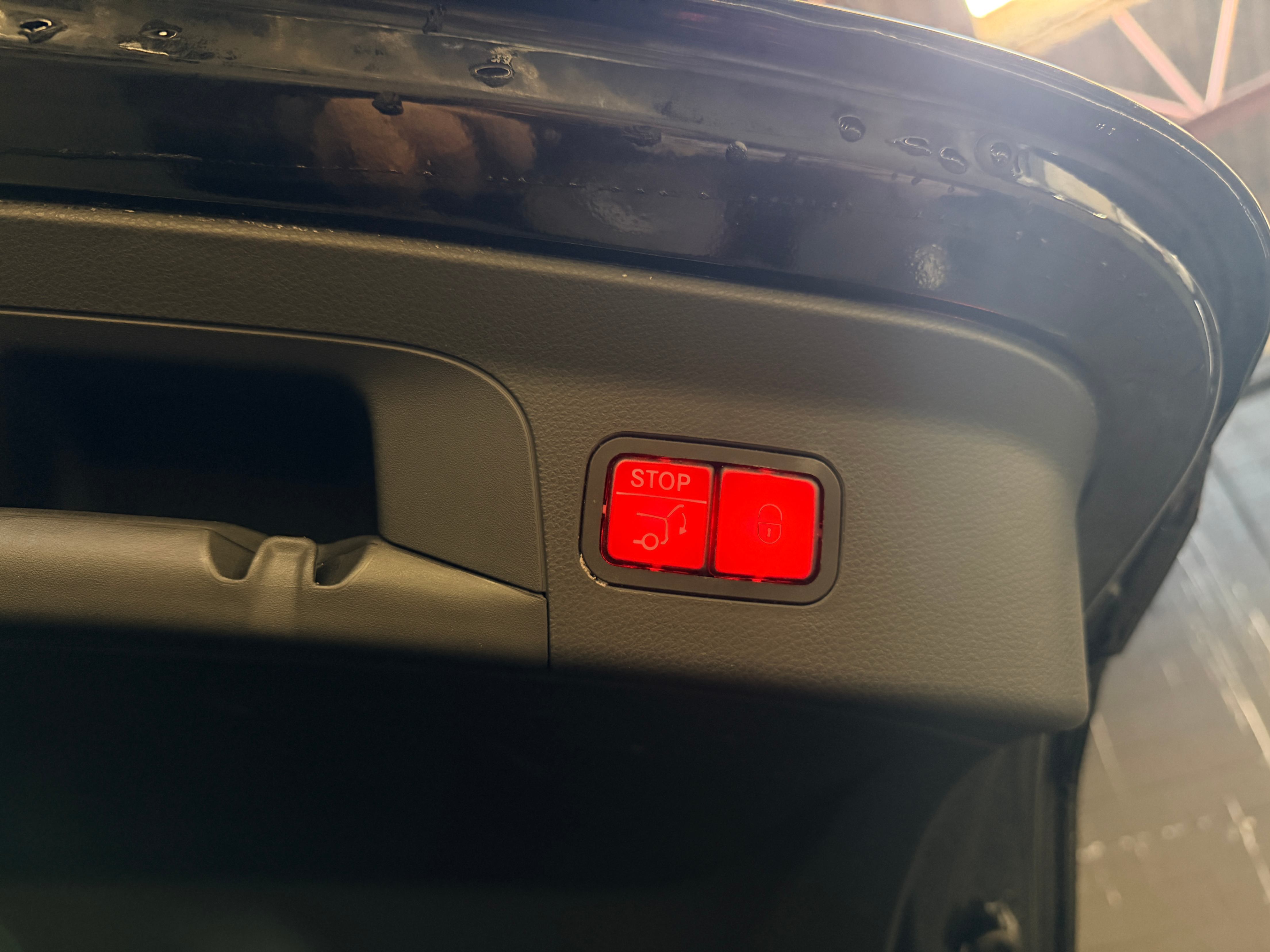 /hcwenterprisecorporation/2019-Mercedes-Benz-GLC-Class-15925418744218245.jpg