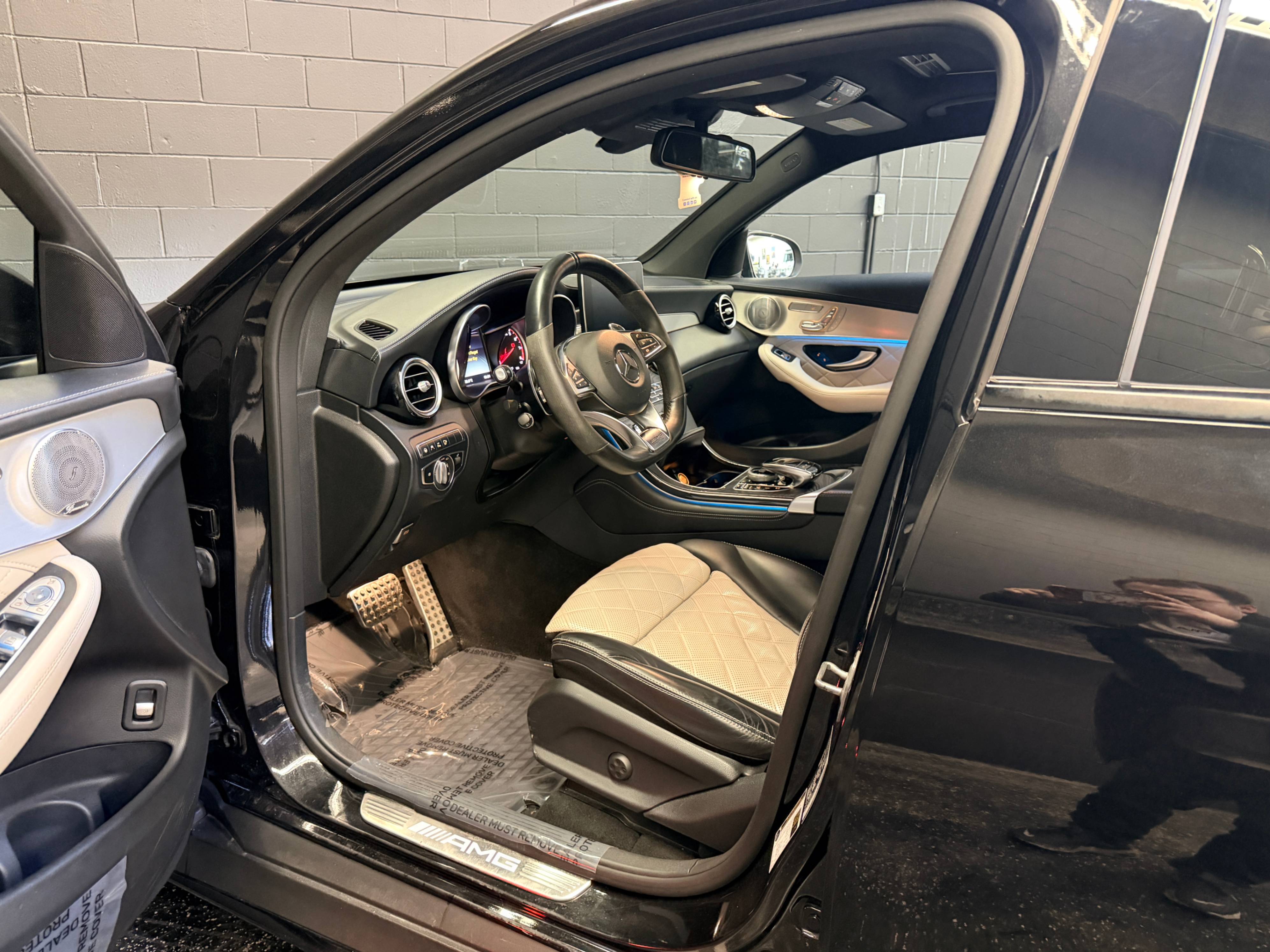 /hcwenterprisecorporation/2019-Mercedes-Benz-GLC-Class-8028421923330102.jpg