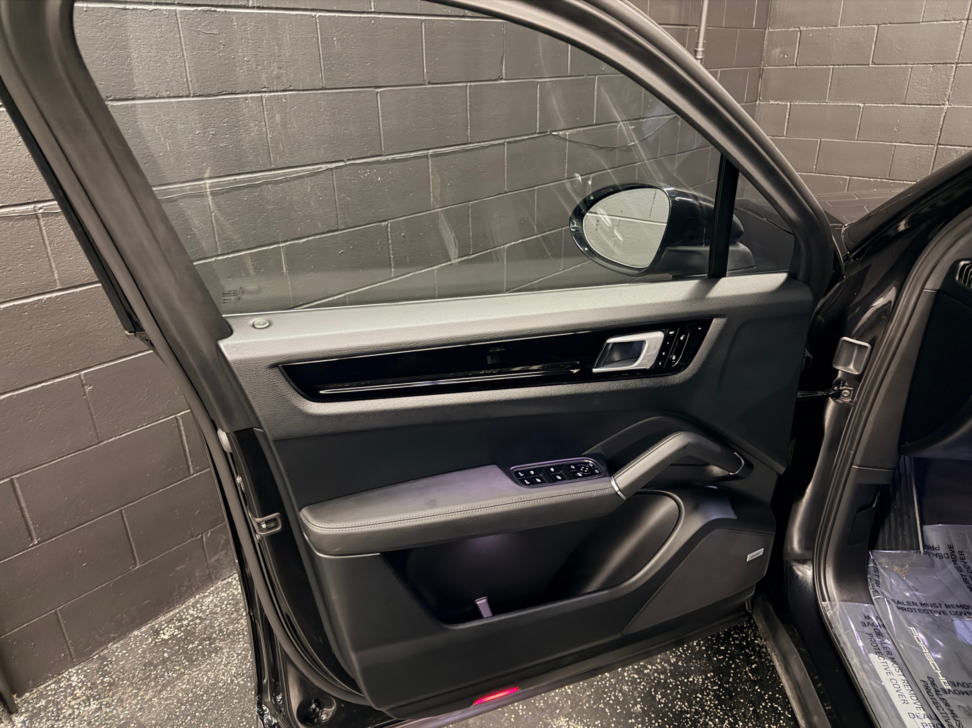 /hcwenterprisecorporation/2019-Porsche-Cayenne-021968215907558486.jpg