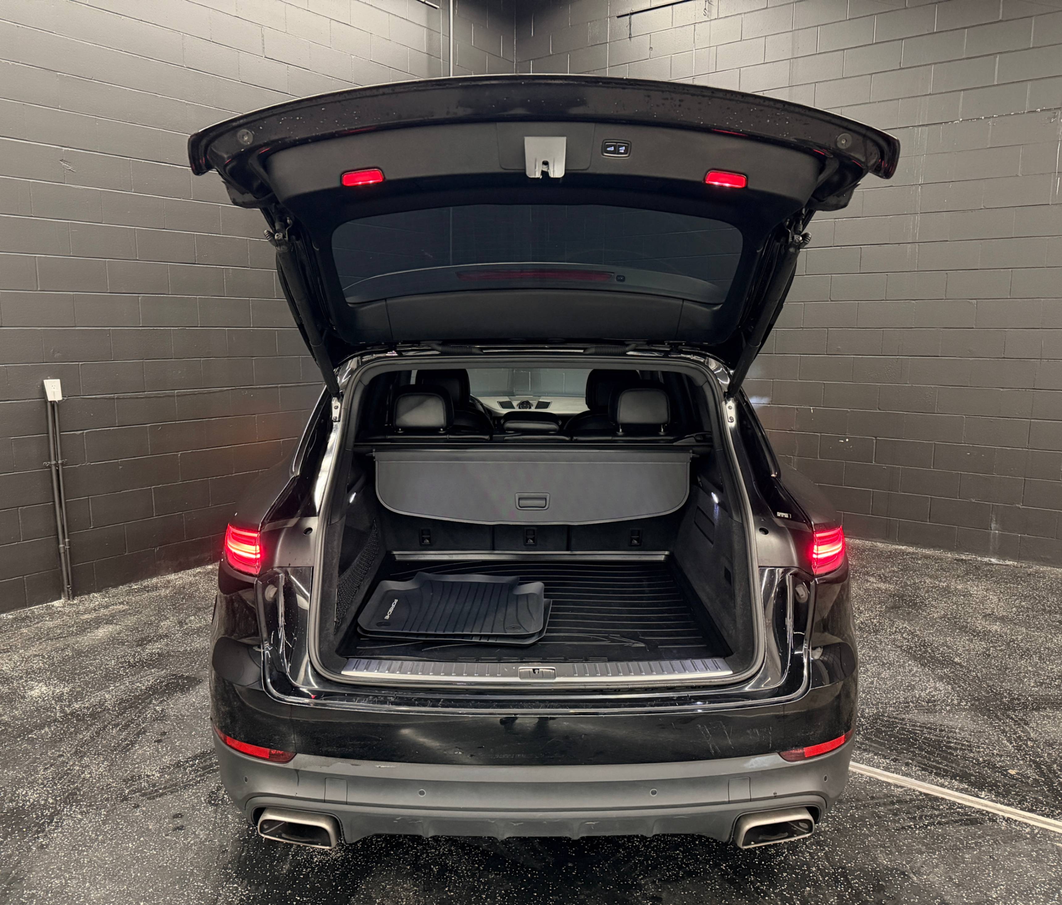 /hcwenterprisecorporation/2019-Porsche-Cayenne-26259999040371906.jpg