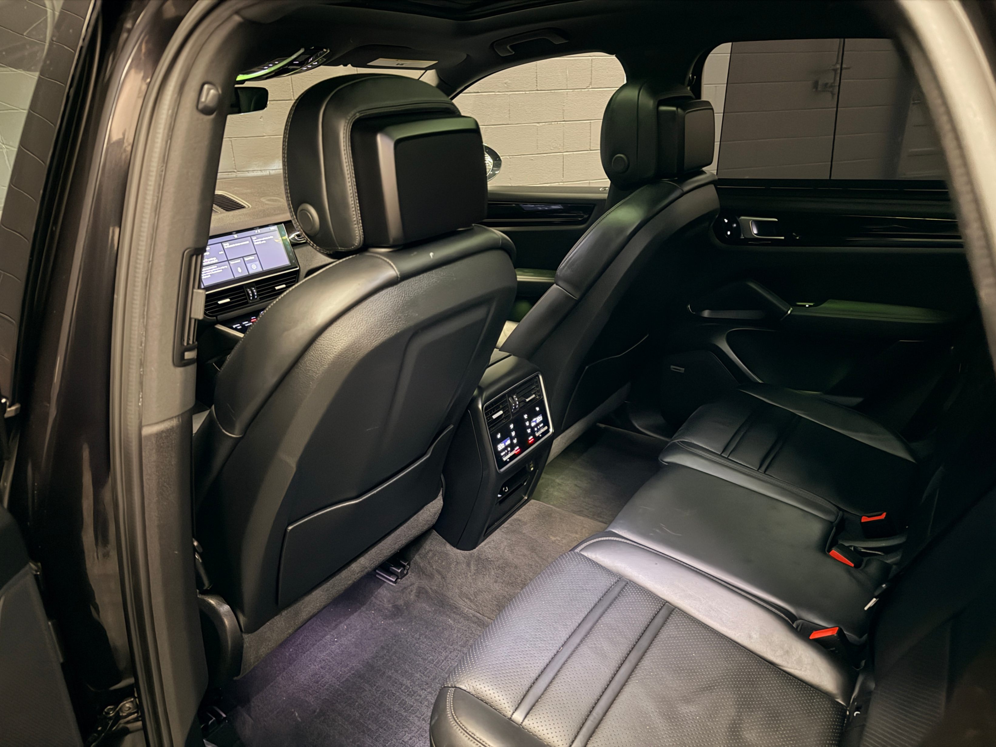 /hcwenterprisecorporation/2019-Porsche-Cayenne-6801642329586135.jpg