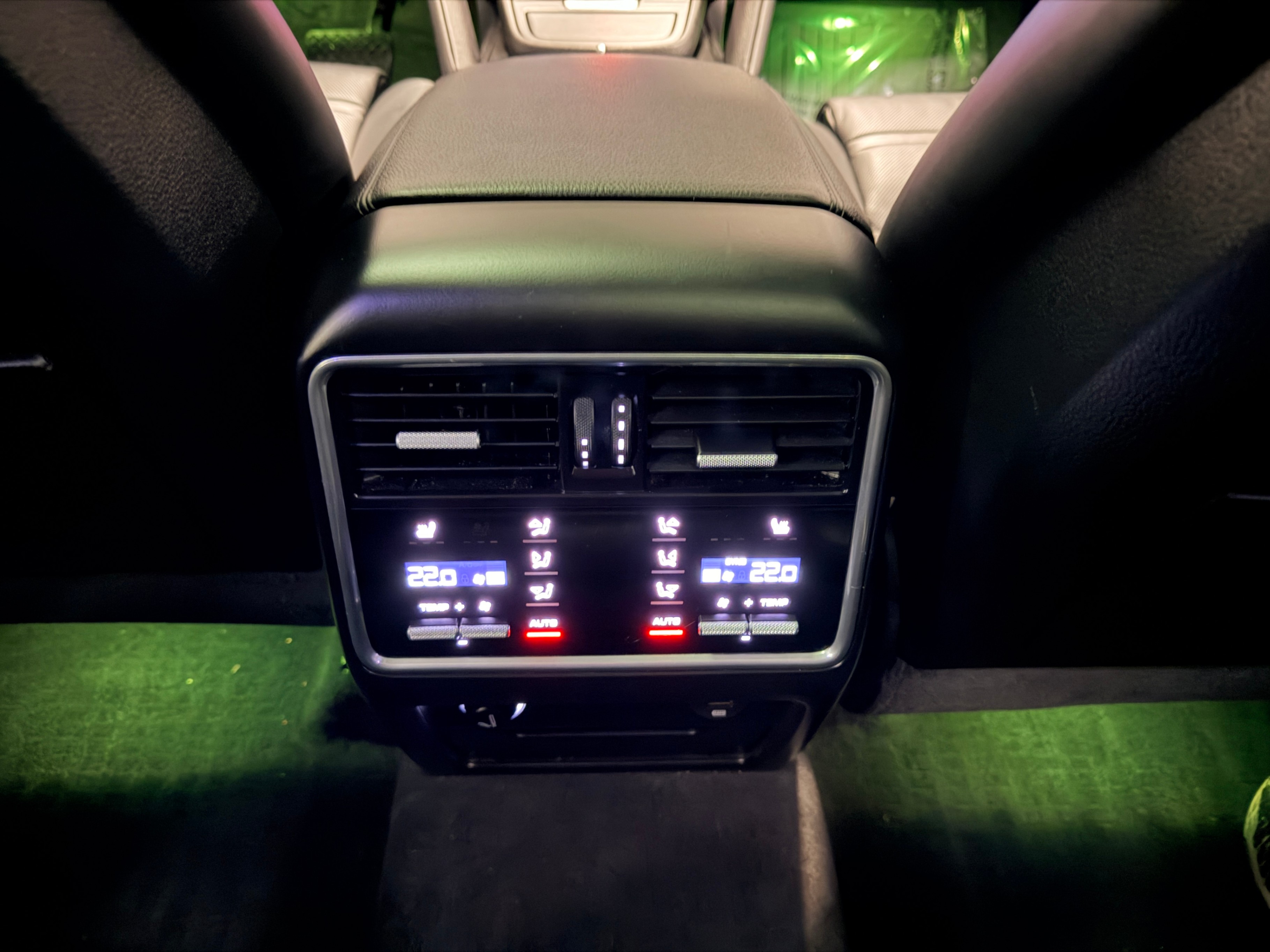 /hcwenterprisecorporation/2019-Porsche-Cayenne-703063275945417.jpg
