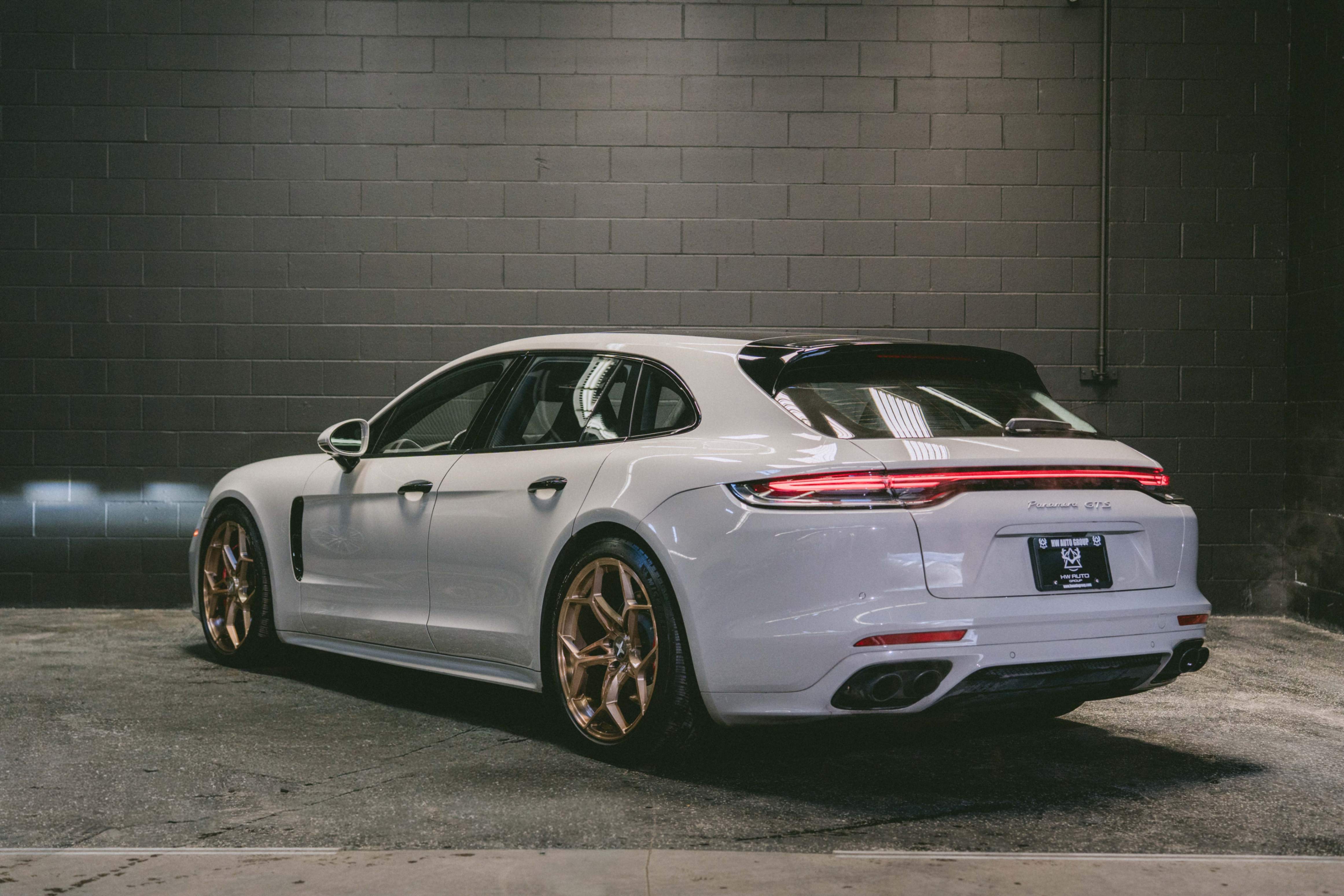 /hcwenterprisecorporation/2021-Porsche-Panamera-7324107884074207.jpg