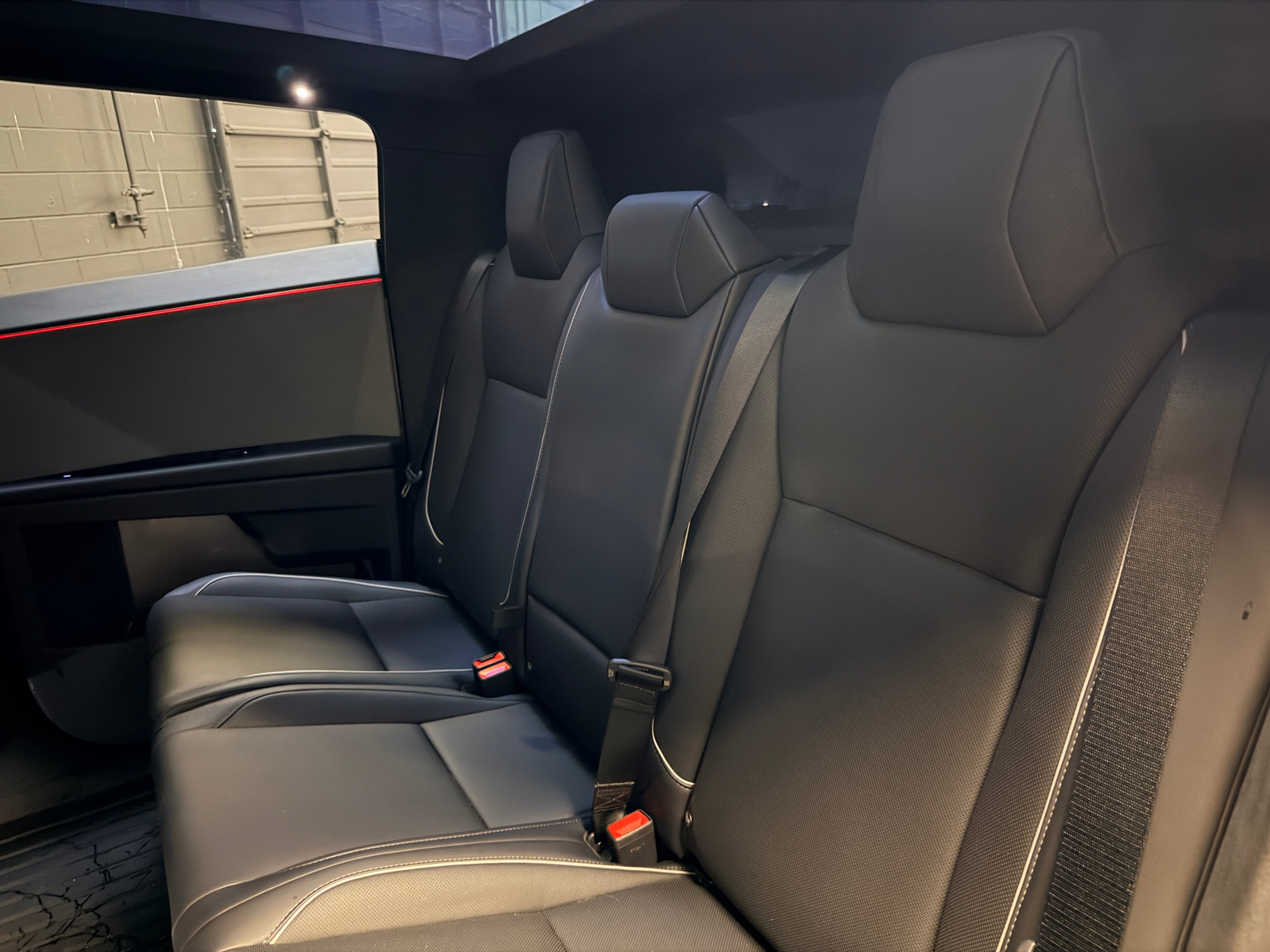 /hcwenterprisecorporation/2024-Tesla-Cybertruck-1822083538437531.jpg