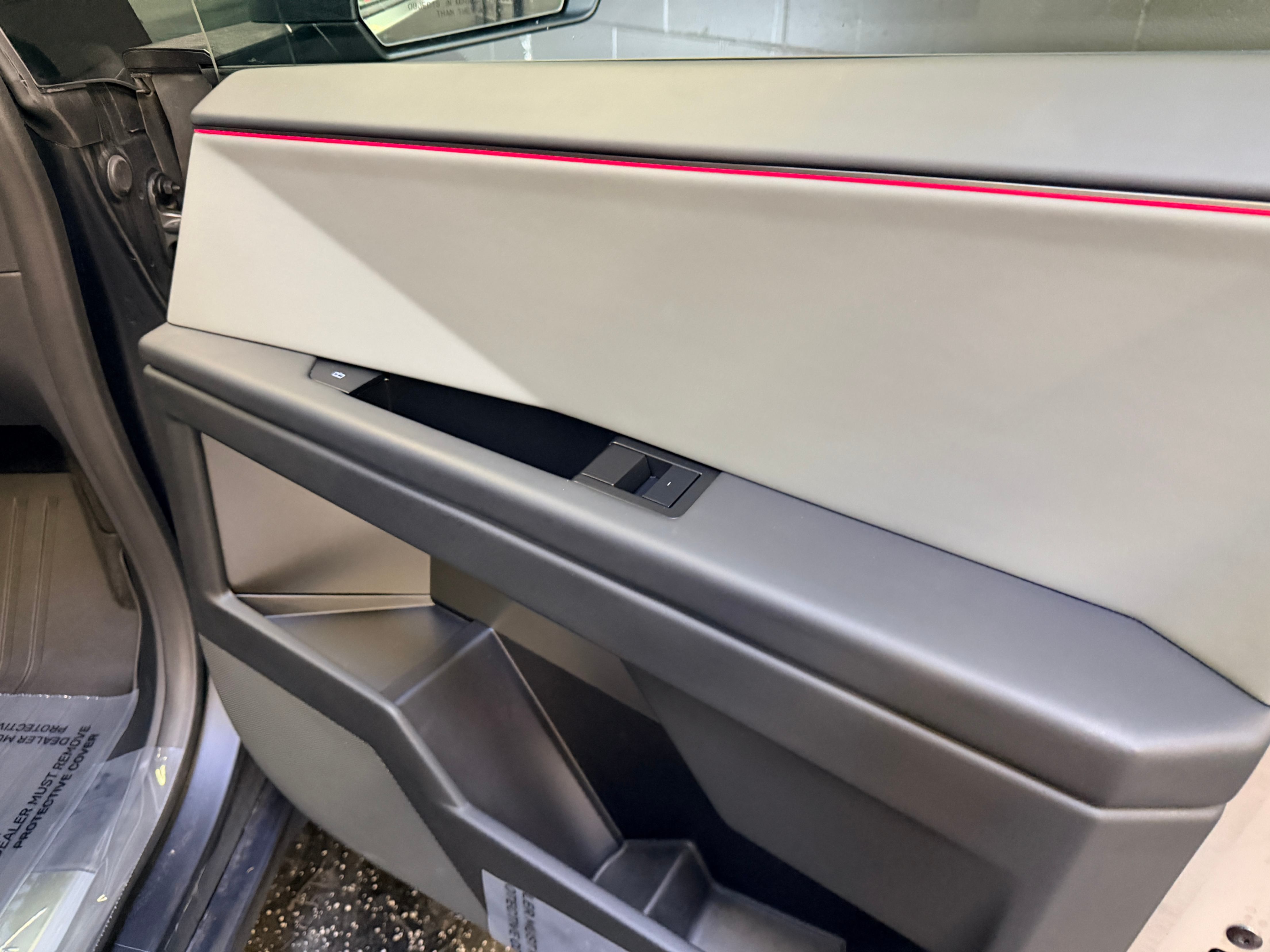/hcwenterprisecorporation/2024-Tesla-Cybertruck-3073721165326482.jpg