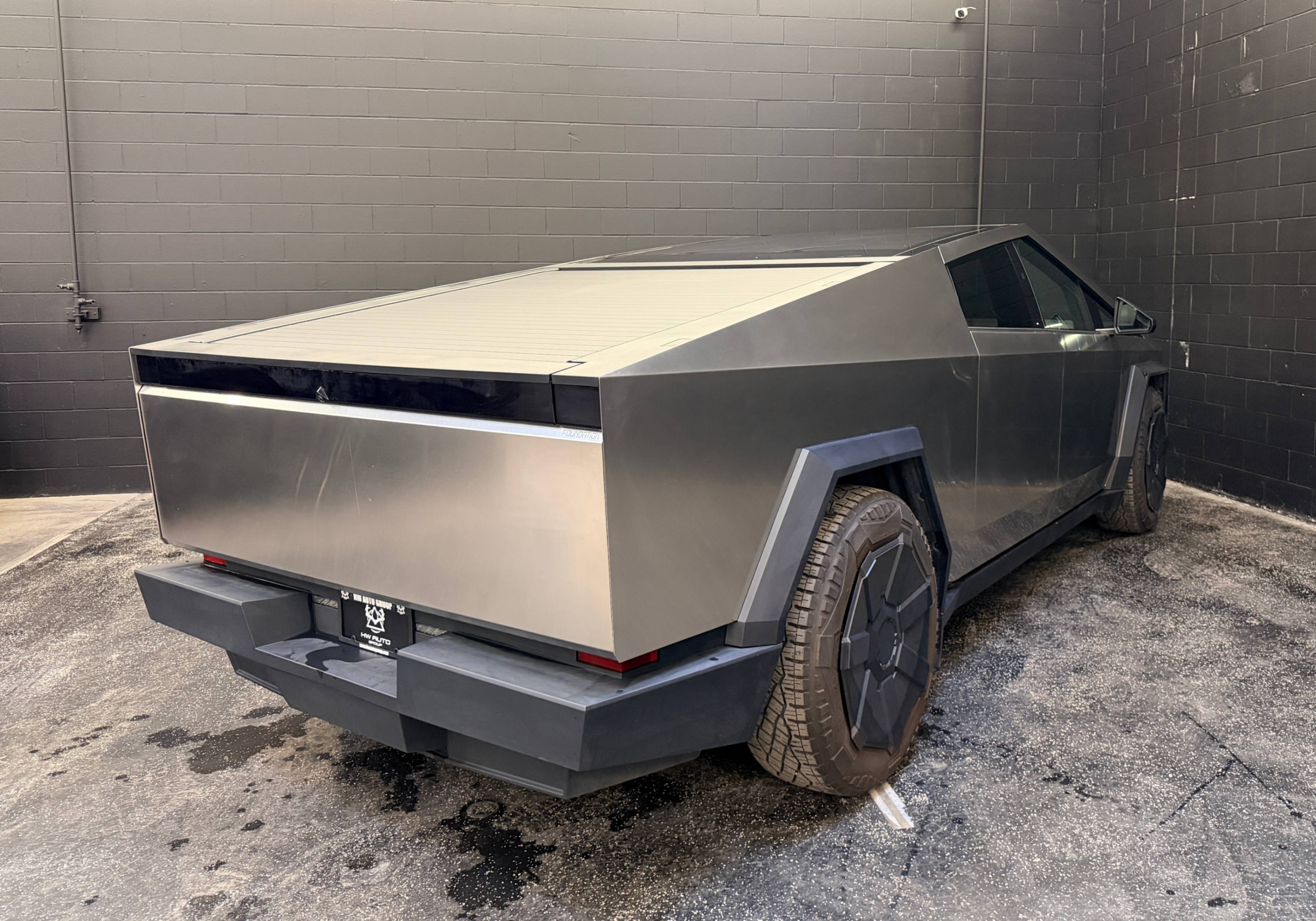 /hcwenterprisecorporation/2024-Tesla-Cybertruck-4266200774311175.jpg