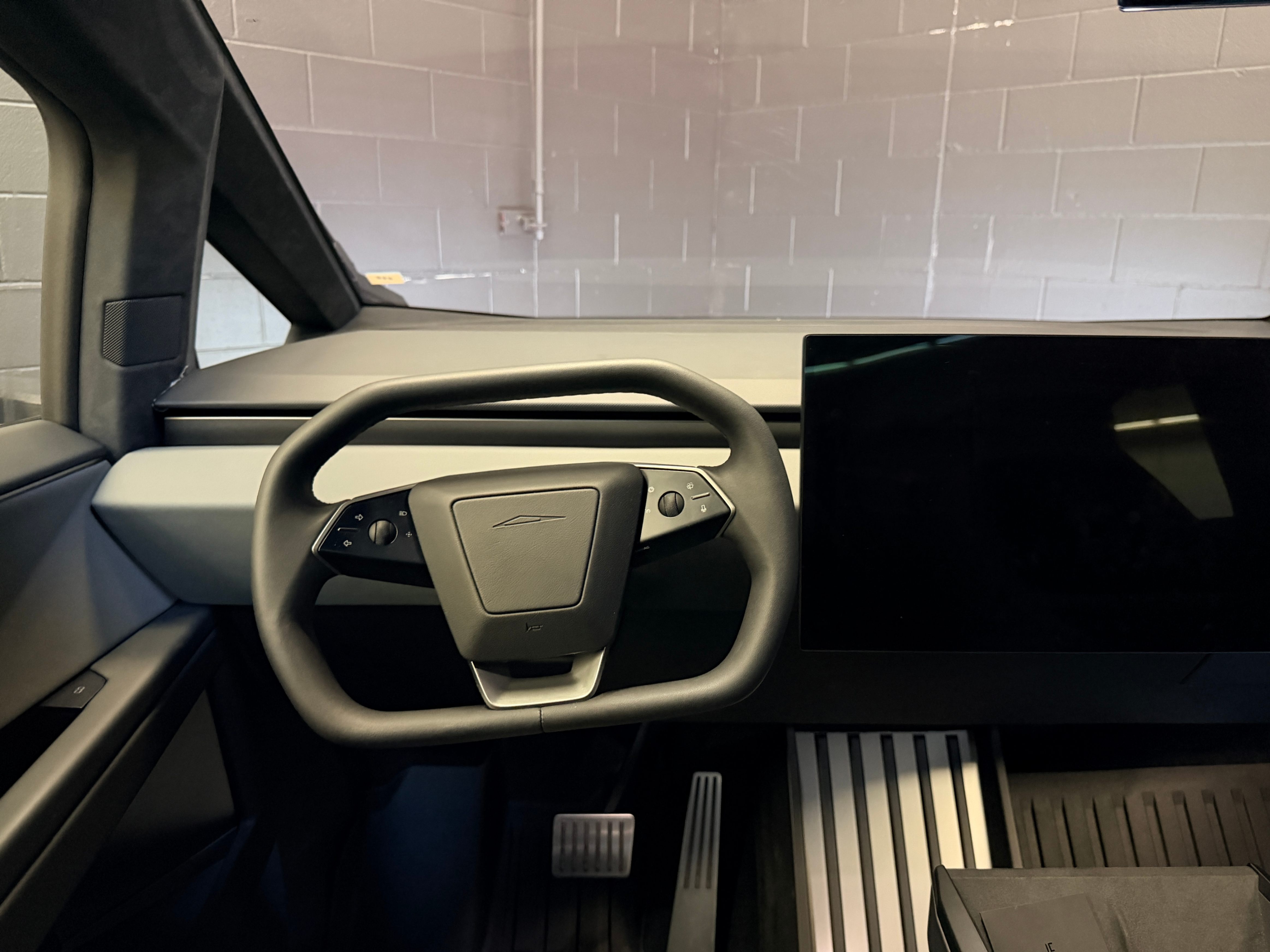/hcwenterprisecorporation/2024-Tesla-Cybertruck-5339028607214704.jpg