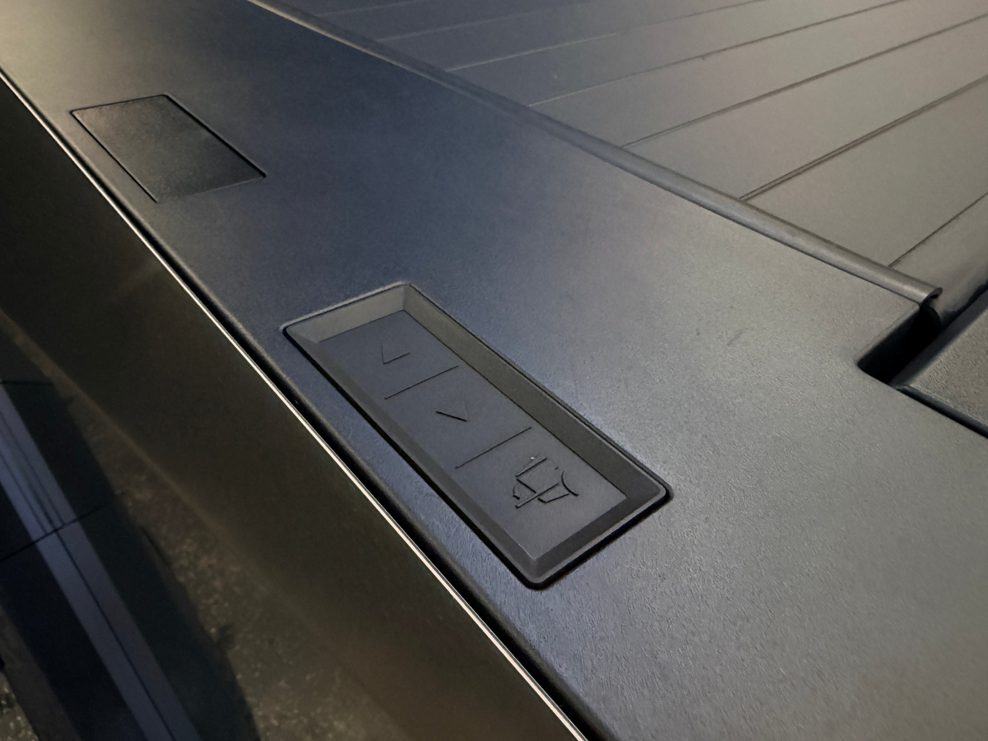 /hcwenterprisecorporation/2024-Tesla-Cybertruck-8100892187797288.jpg