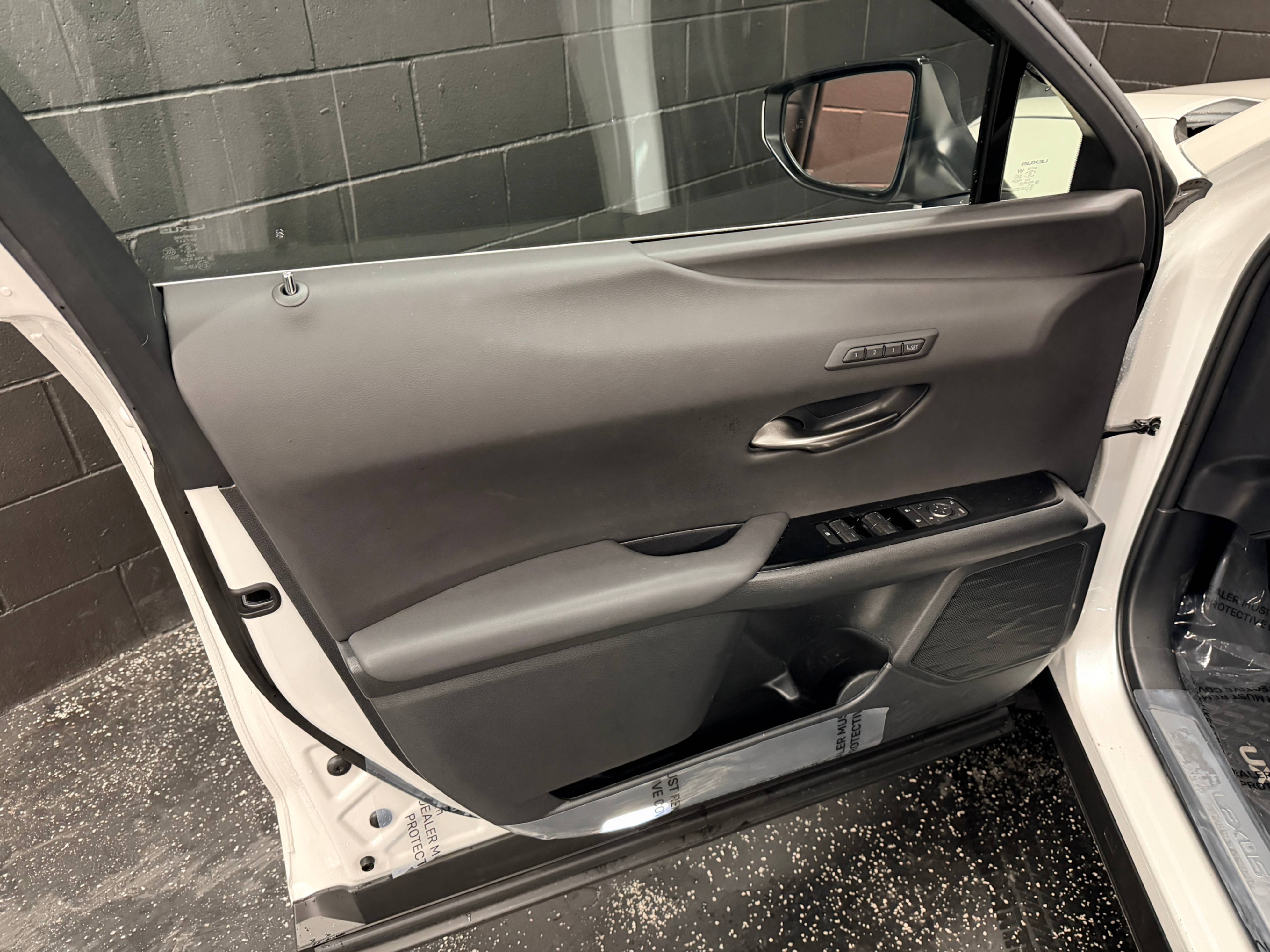 /hcwenterprisecorporation/2025-Lexus-UX-30546953329027327.jpg