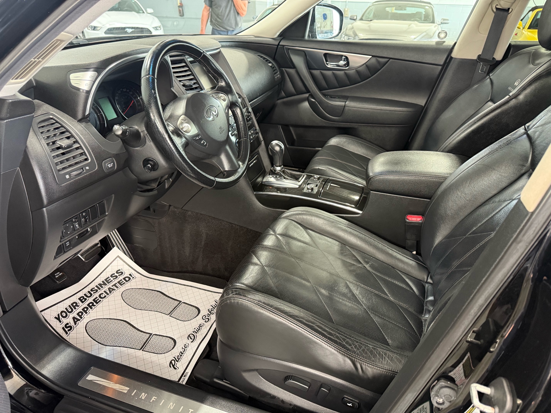 /houseofcars/2010-INFINITI-FX35-3055099527100271.jpg