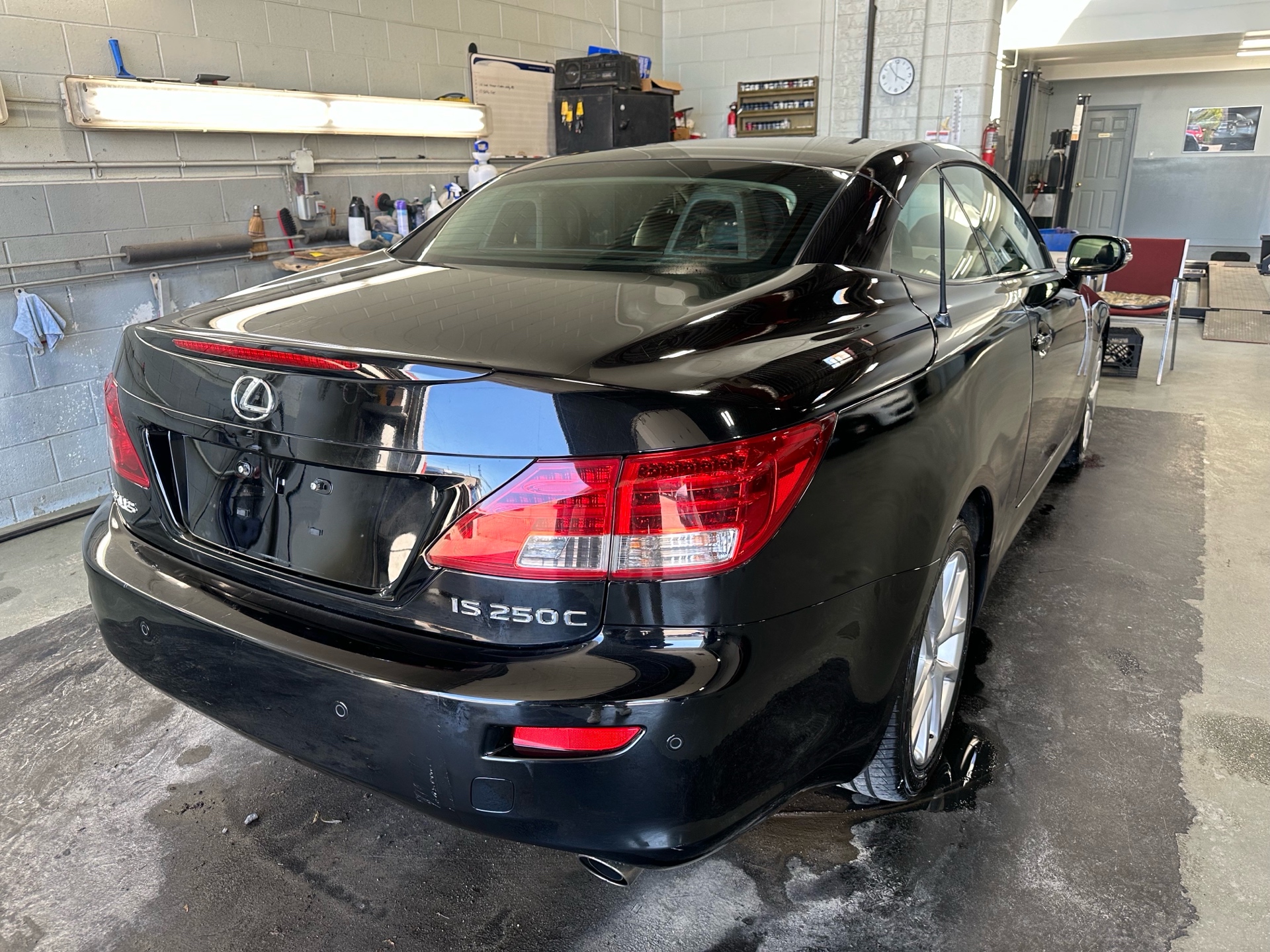 /houseofcars/2010-Lexus-IS250C-008302972012504961.jpg