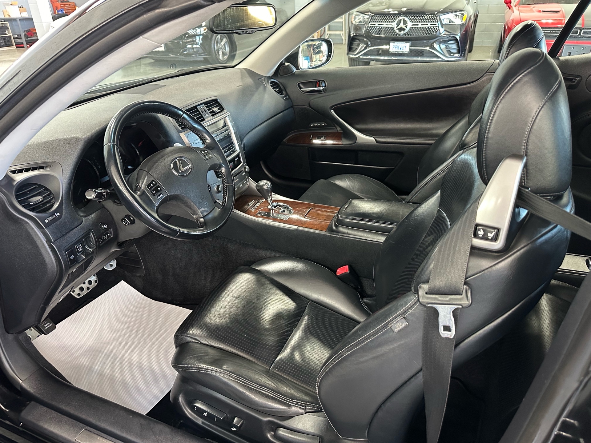 /houseofcars/2010-Lexus-IS250C-039183158569162435.jpg