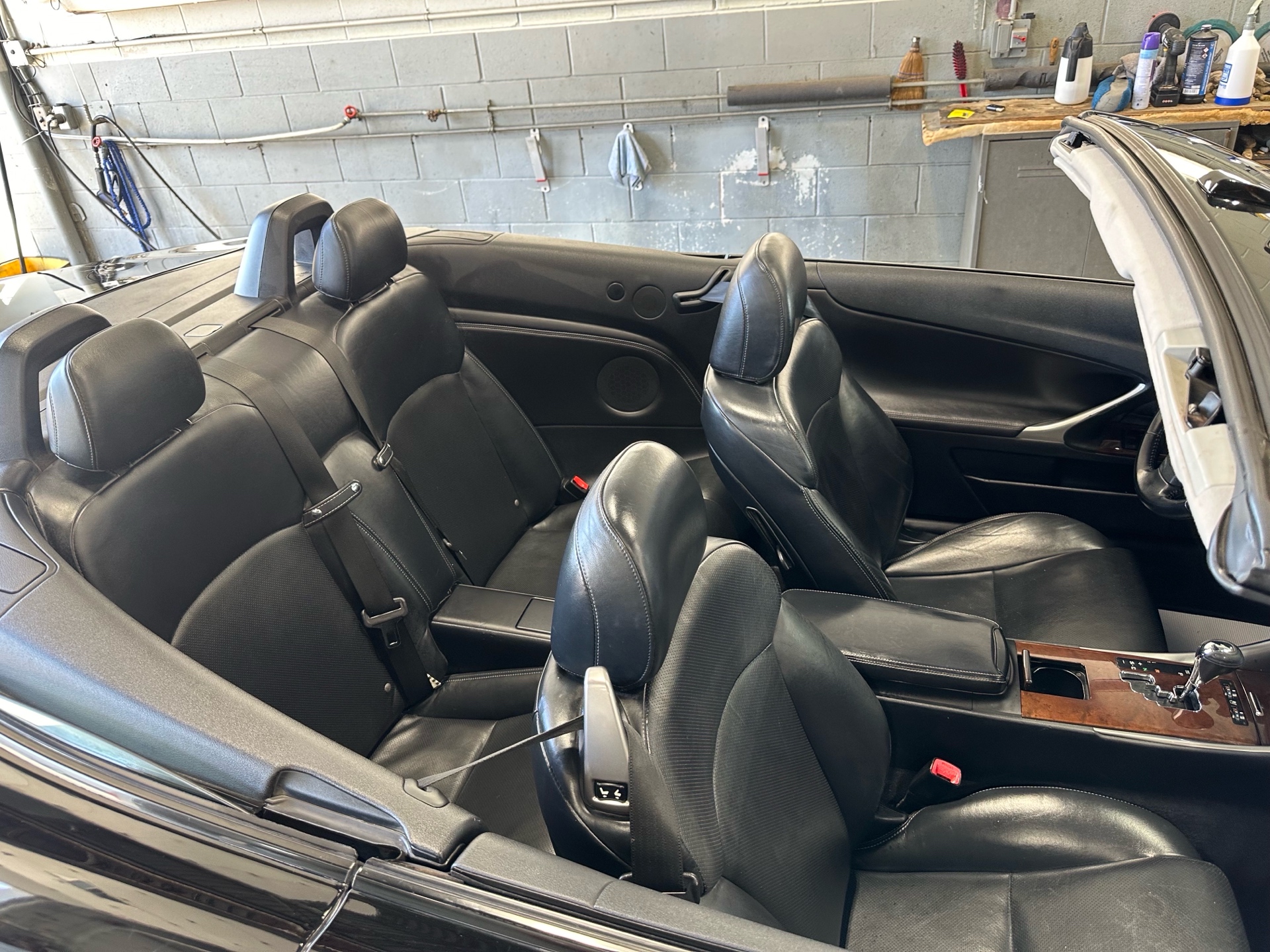 /houseofcars/2010-Lexus-IS250C-06041134029313633.jpg