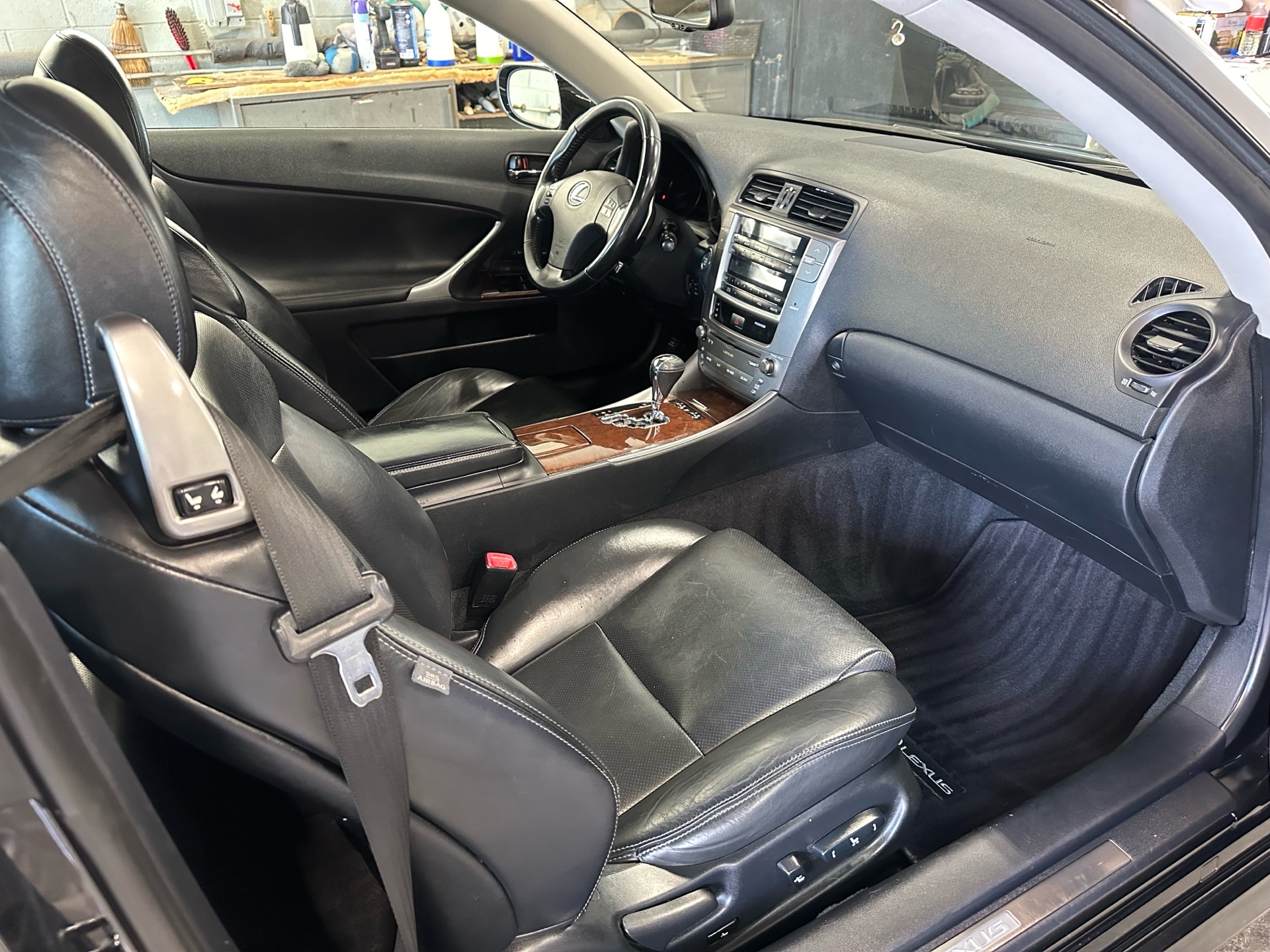 /houseofcars/2010-Lexus-IS250C-11333303331190447.jpg