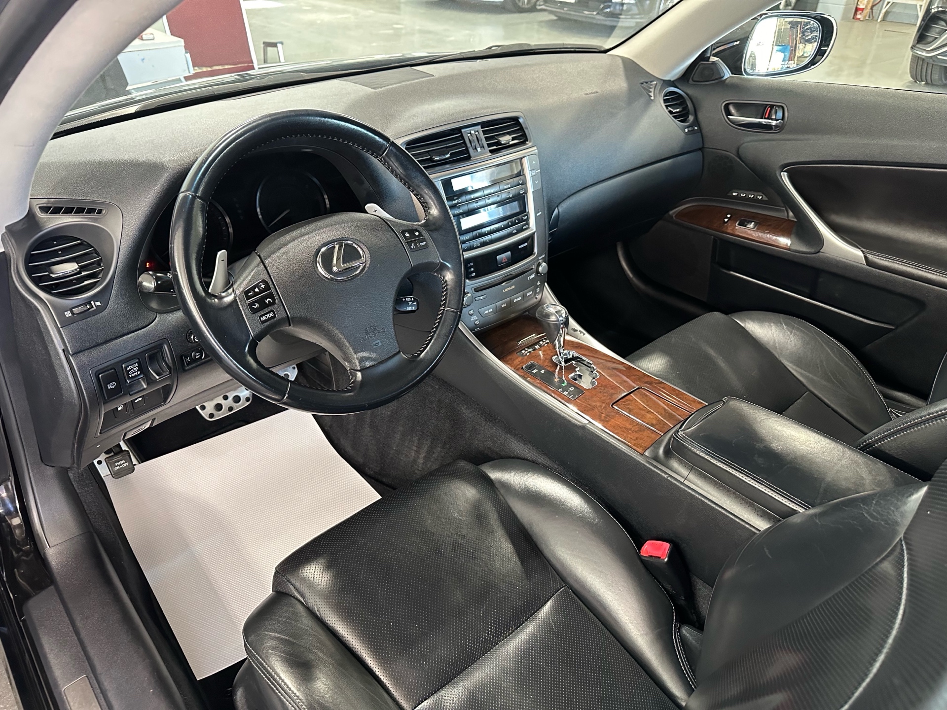 /houseofcars/2010-Lexus-IS250C-45636724148170393.jpg