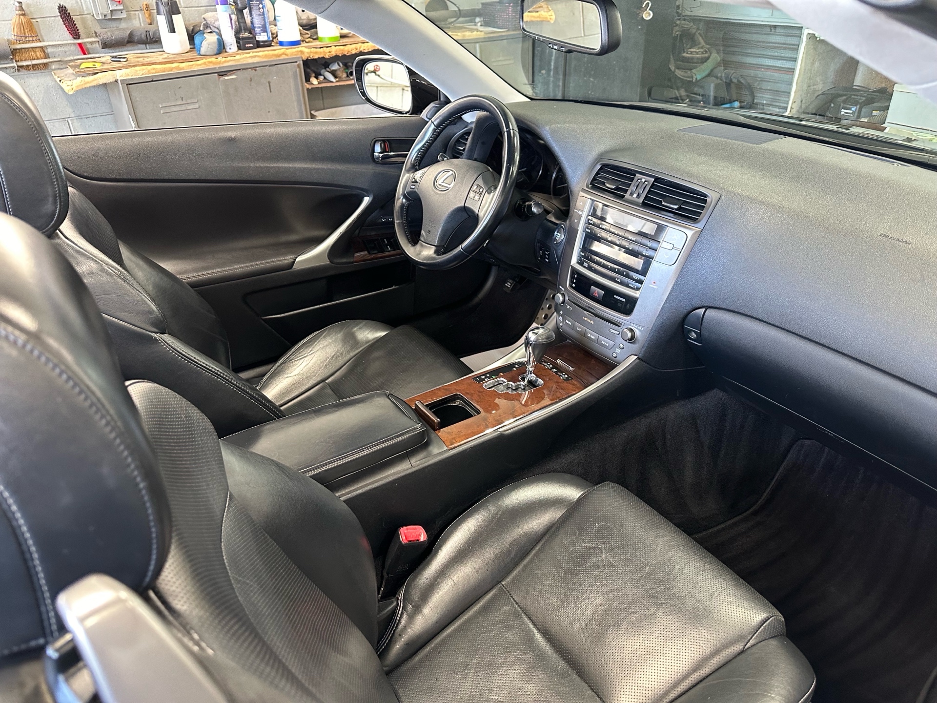 /houseofcars/2010-Lexus-IS250C-8208241588931986.jpg