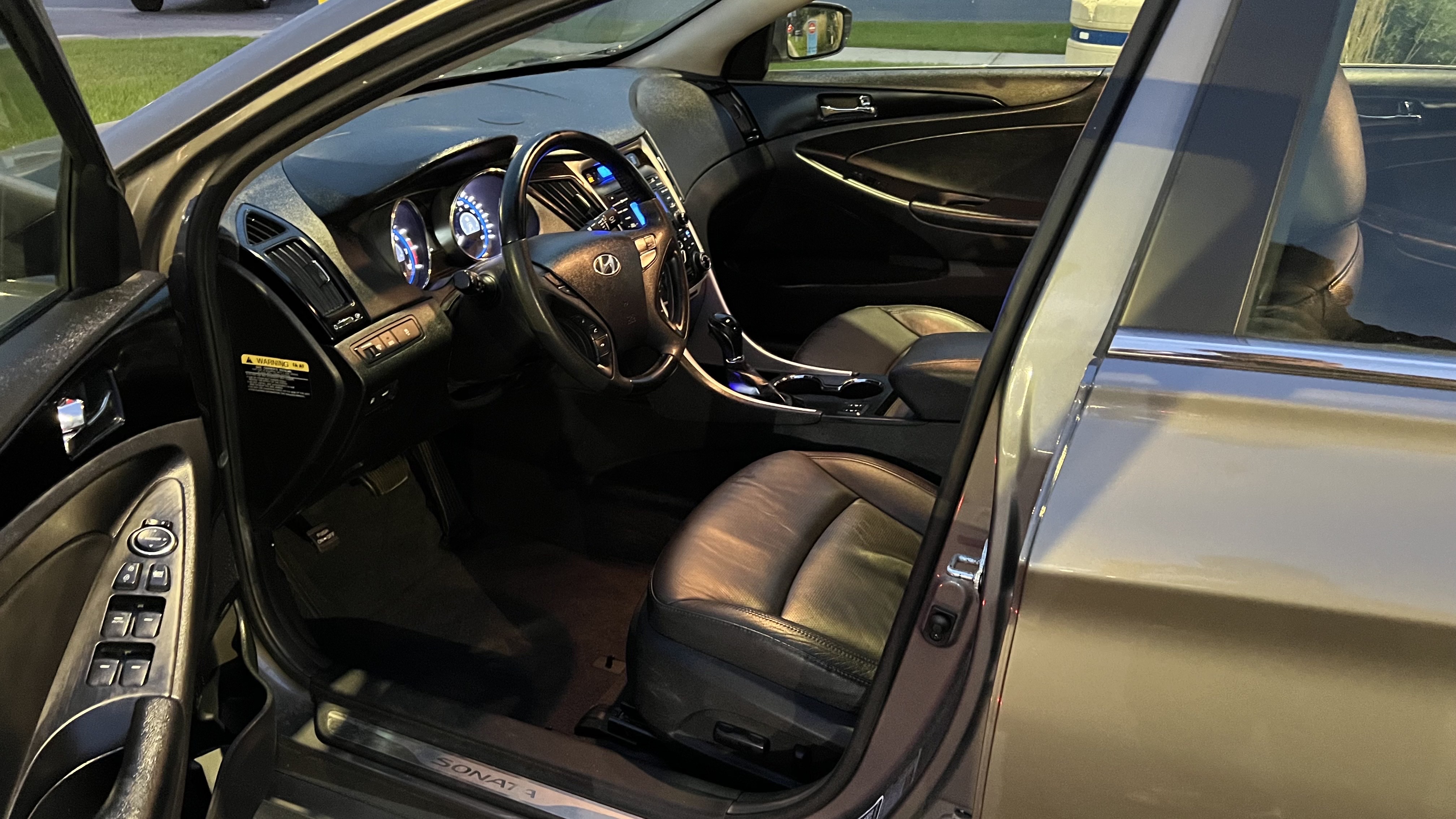 /houseofcars/2012-Hyundai-Sonata-35799158199062875.jpg