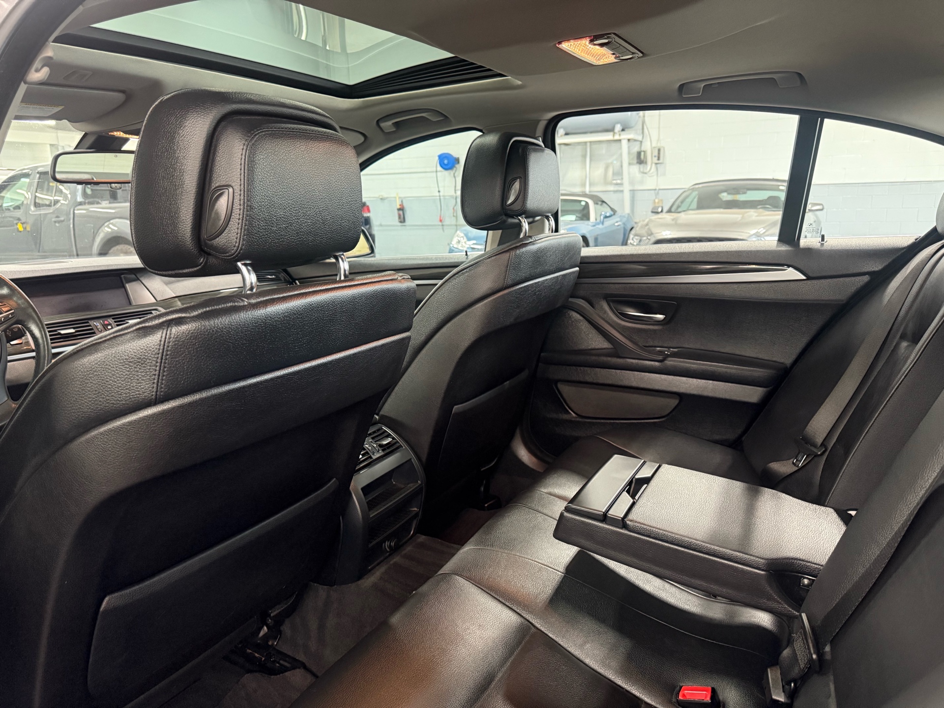 /houseofcars/2013-BMW-5Series-8478617964051991.jpg