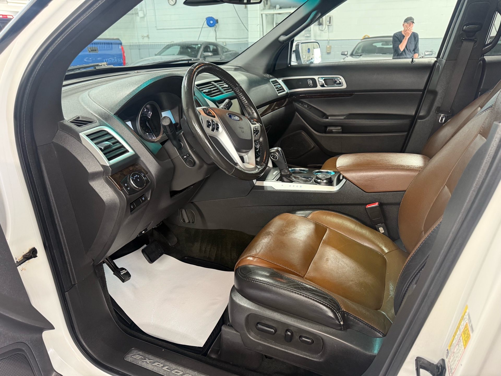 /houseofcars/2013-Ford-Explorer-035987071265298765.jpg