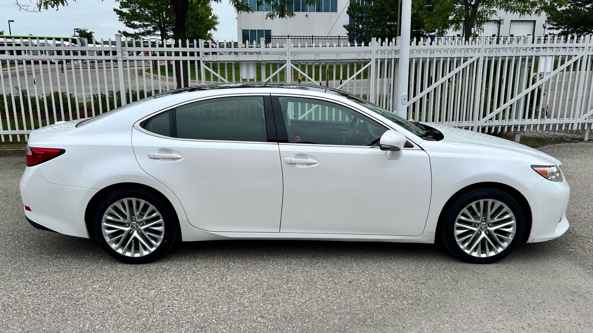 /houseofcars/2013-Lexus-ES350-09484292135327088.jpg