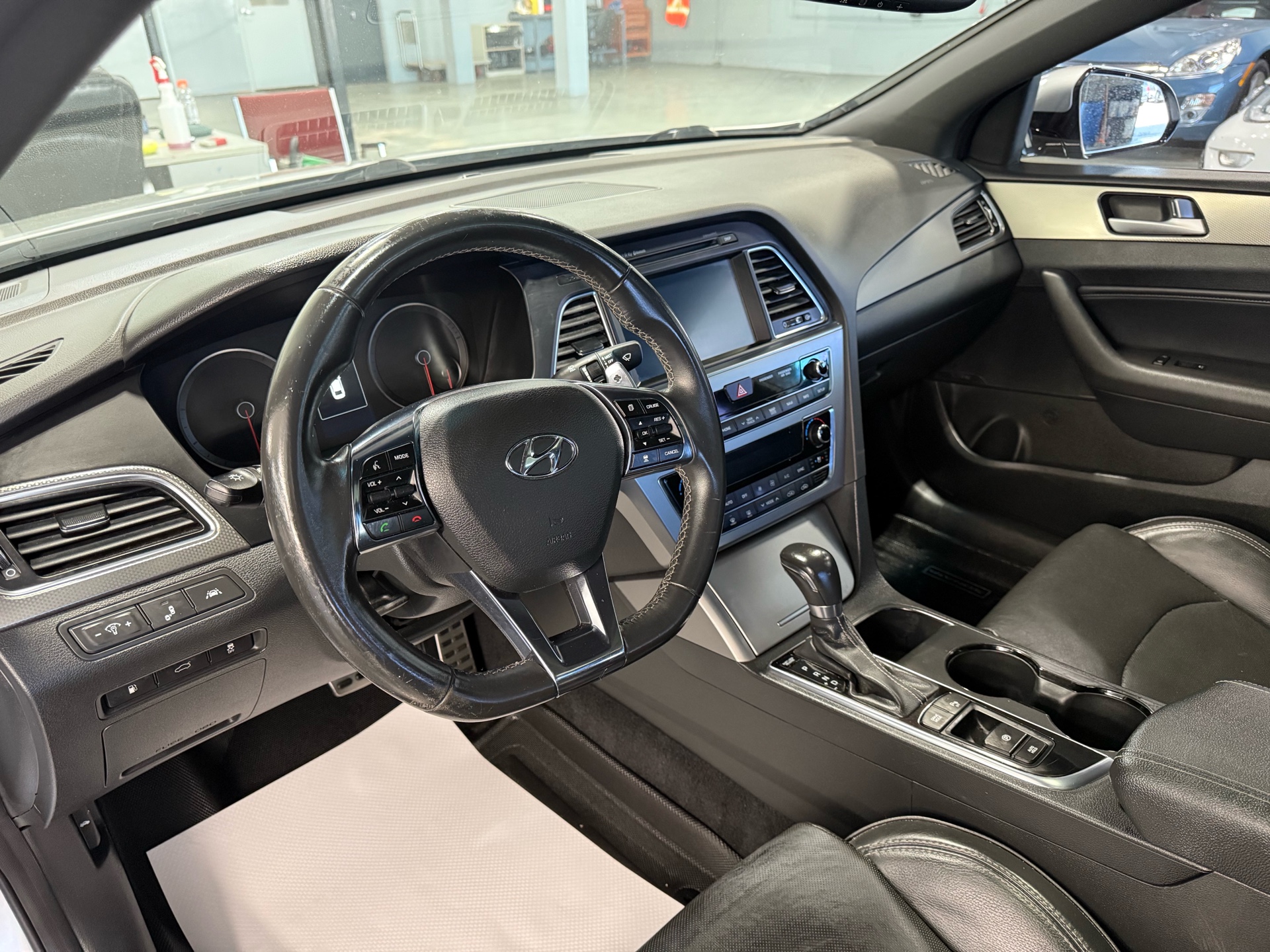 /houseofcars/2015-Hyundai-Sonata-1519825924891649.jpg