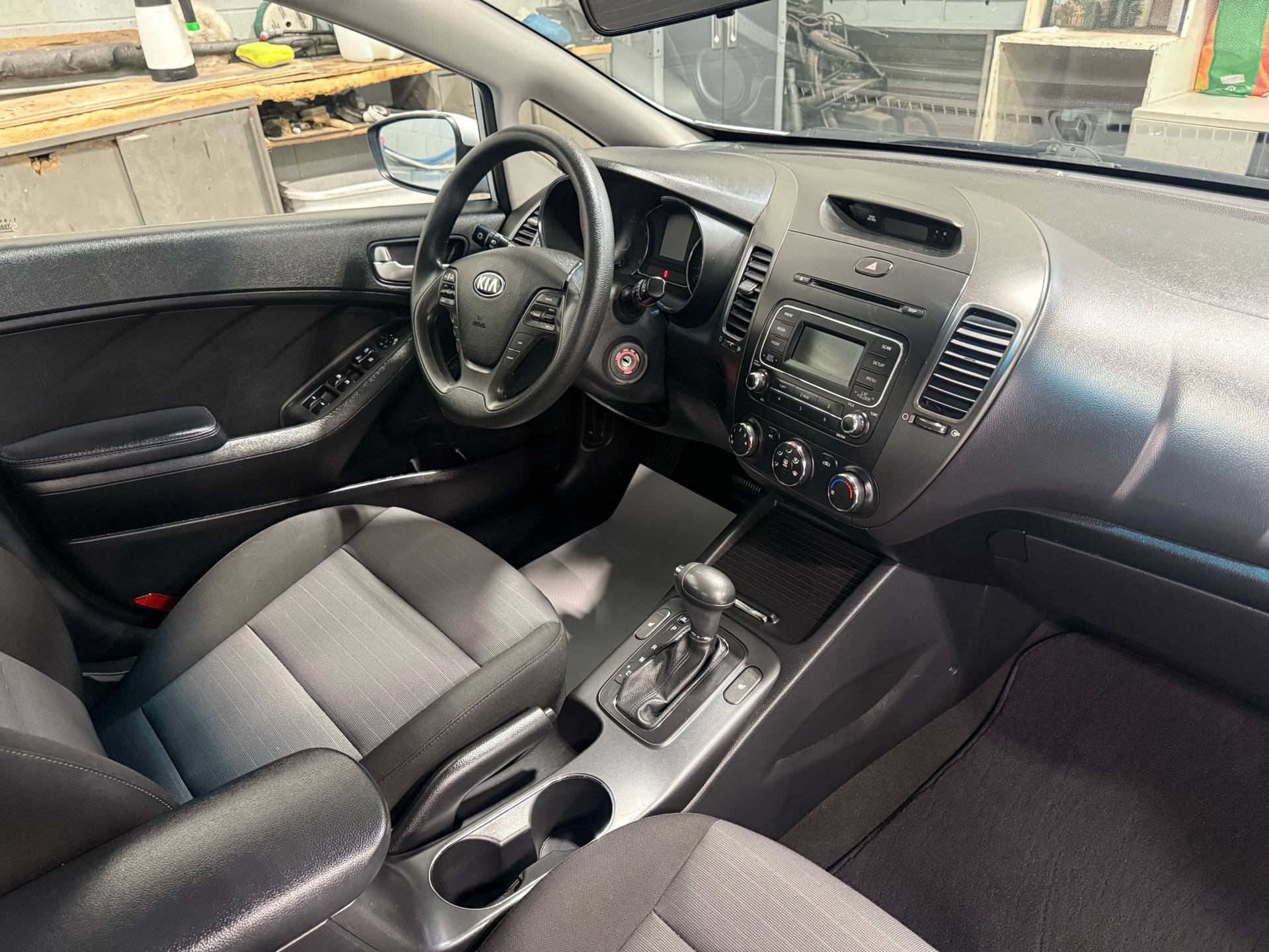/houseofcars/2016-Kia-Forte-041099320876427425.jpg