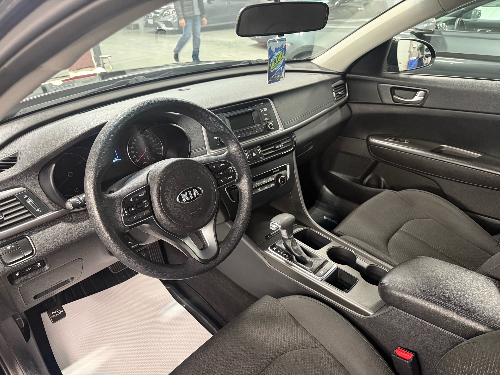 /houseofcars/2016-Kia-Optima-9474671623415765.jpg
