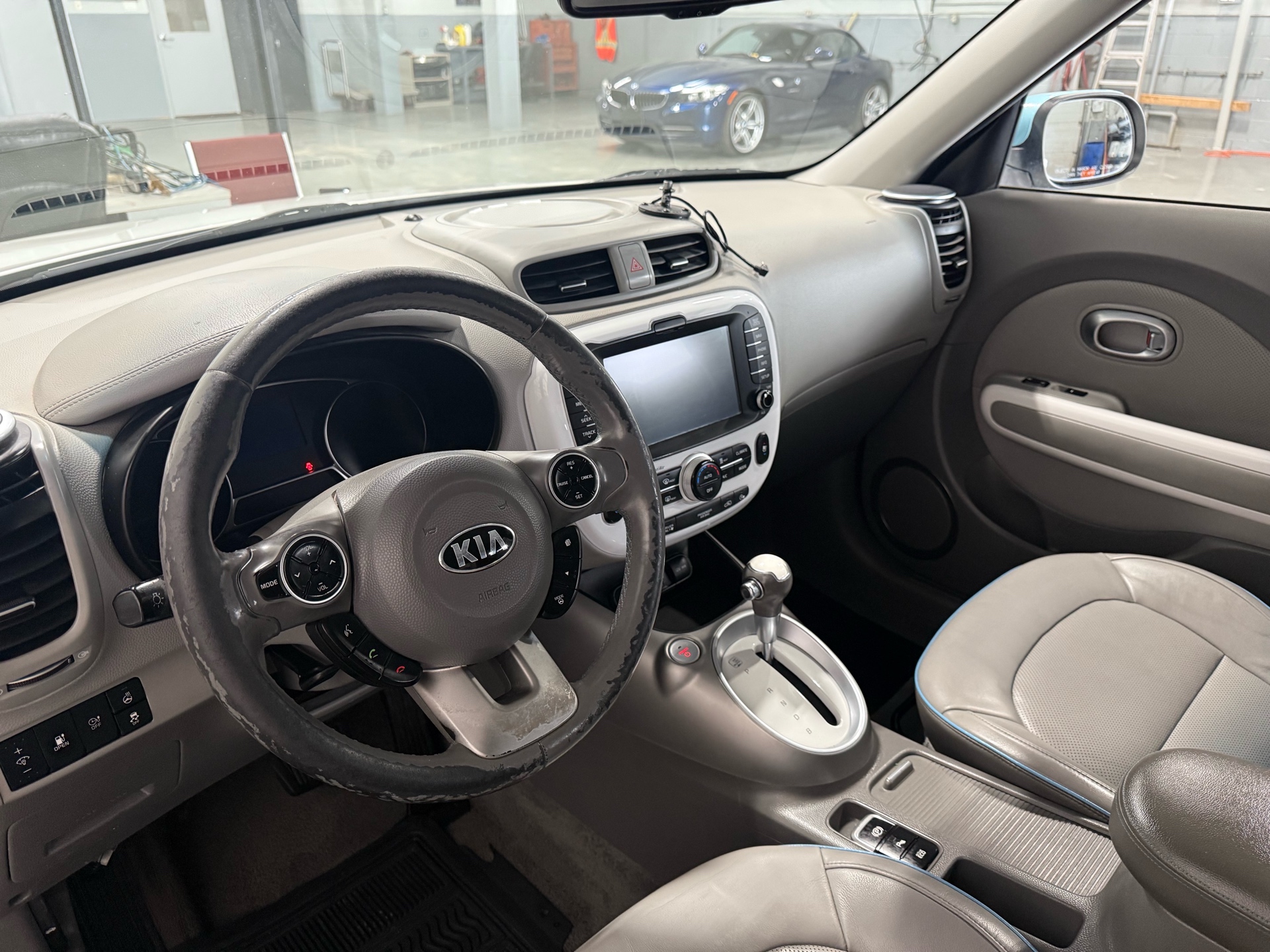 /houseofcars/2016-Kia-SoulEV-15955780070711678.jpg