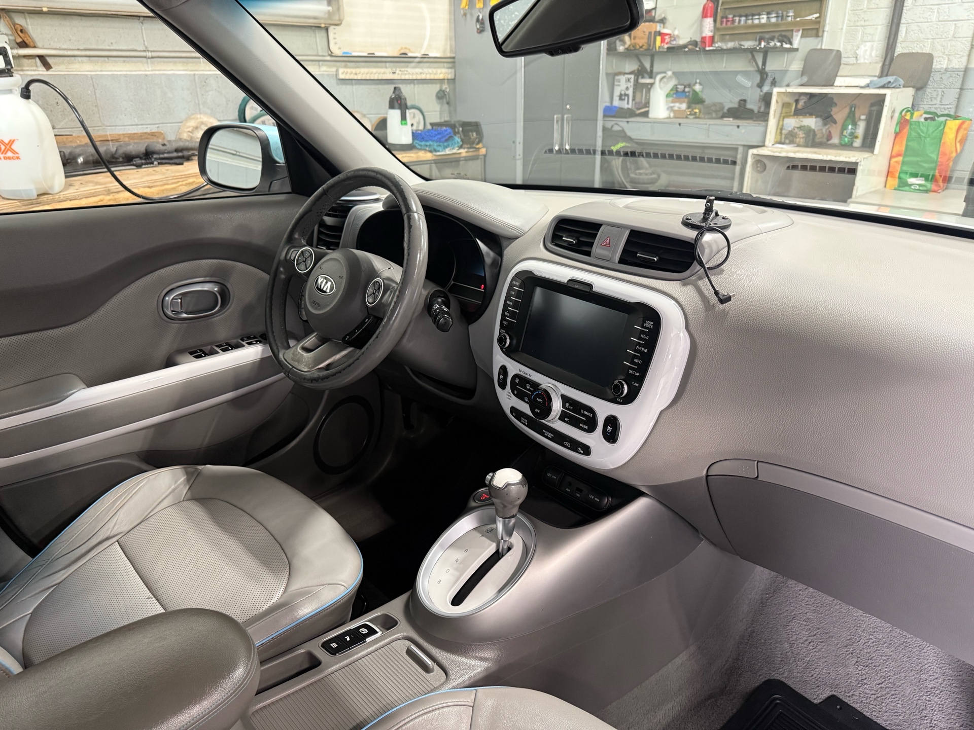 /houseofcars/2016-Kia-SoulEV-2585573039447555.jpg