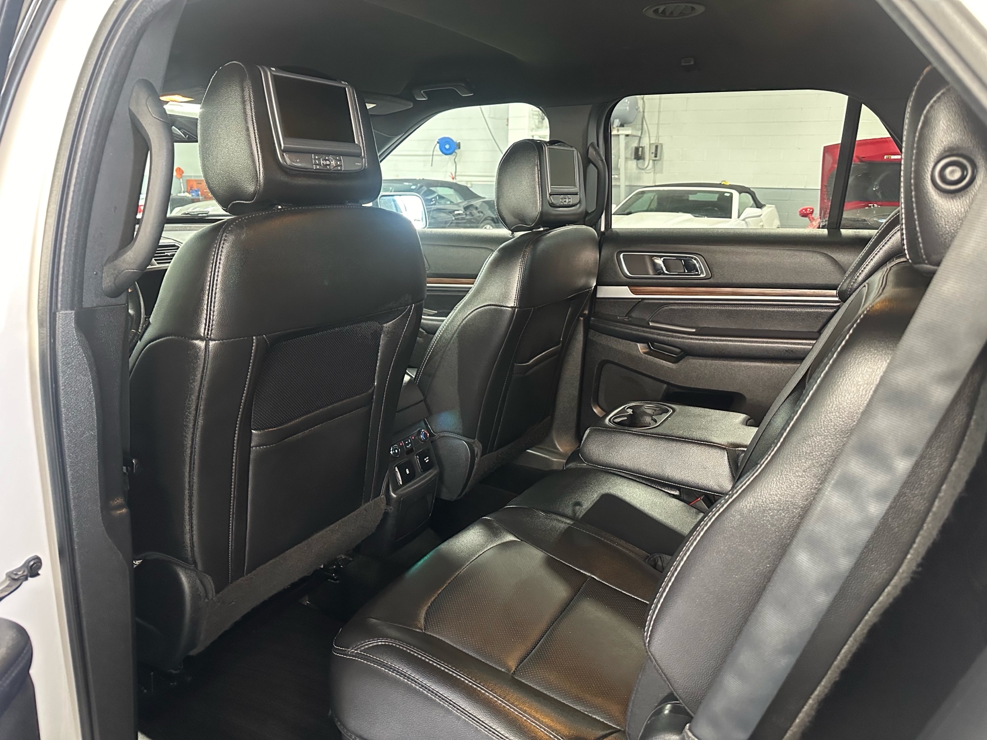 /houseofcars/2017-Ford-Explorer-3966445636800884.jpg
