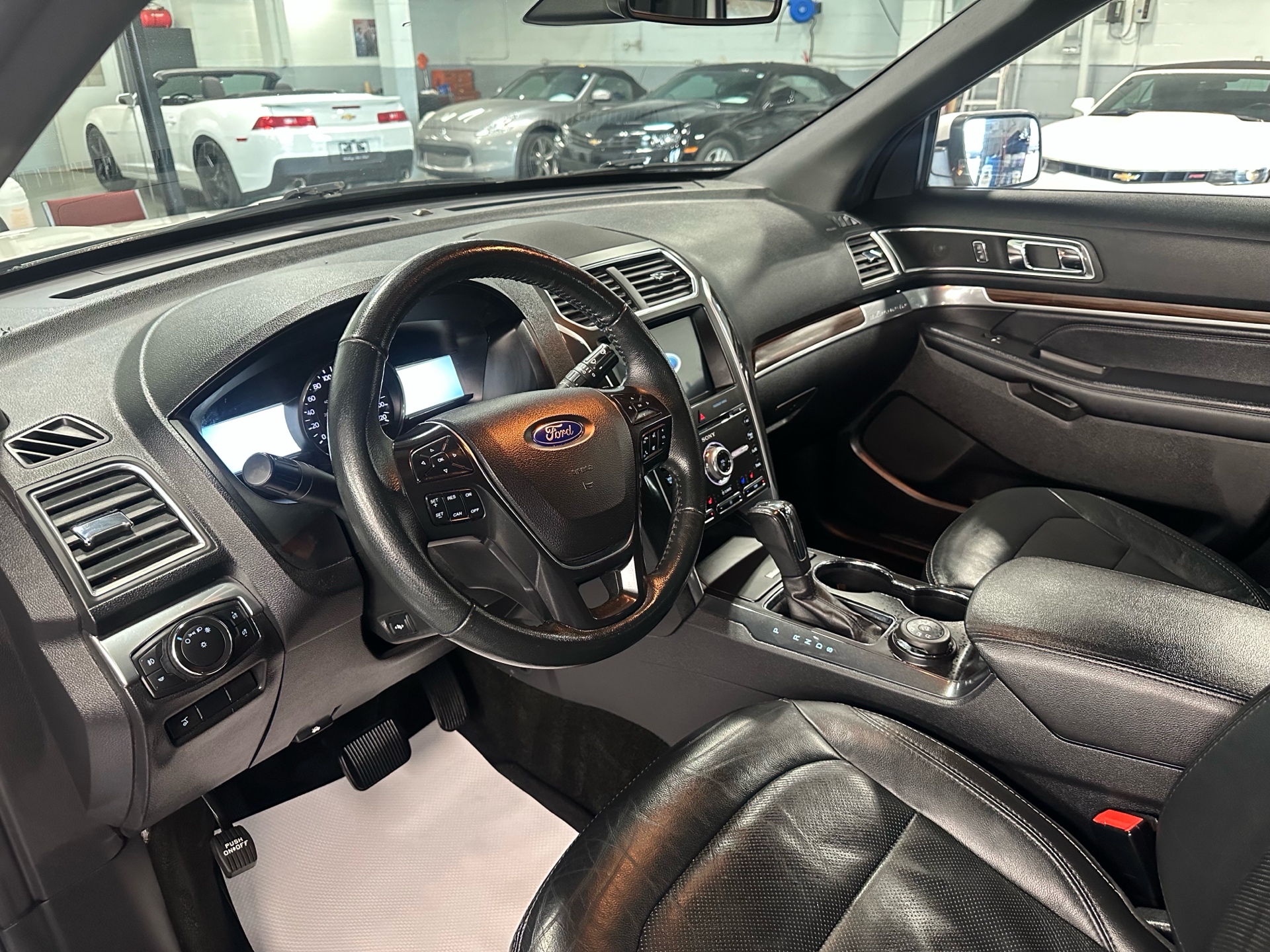 /houseofcars/2017-Ford-Explorer-41211193999781215.jpg