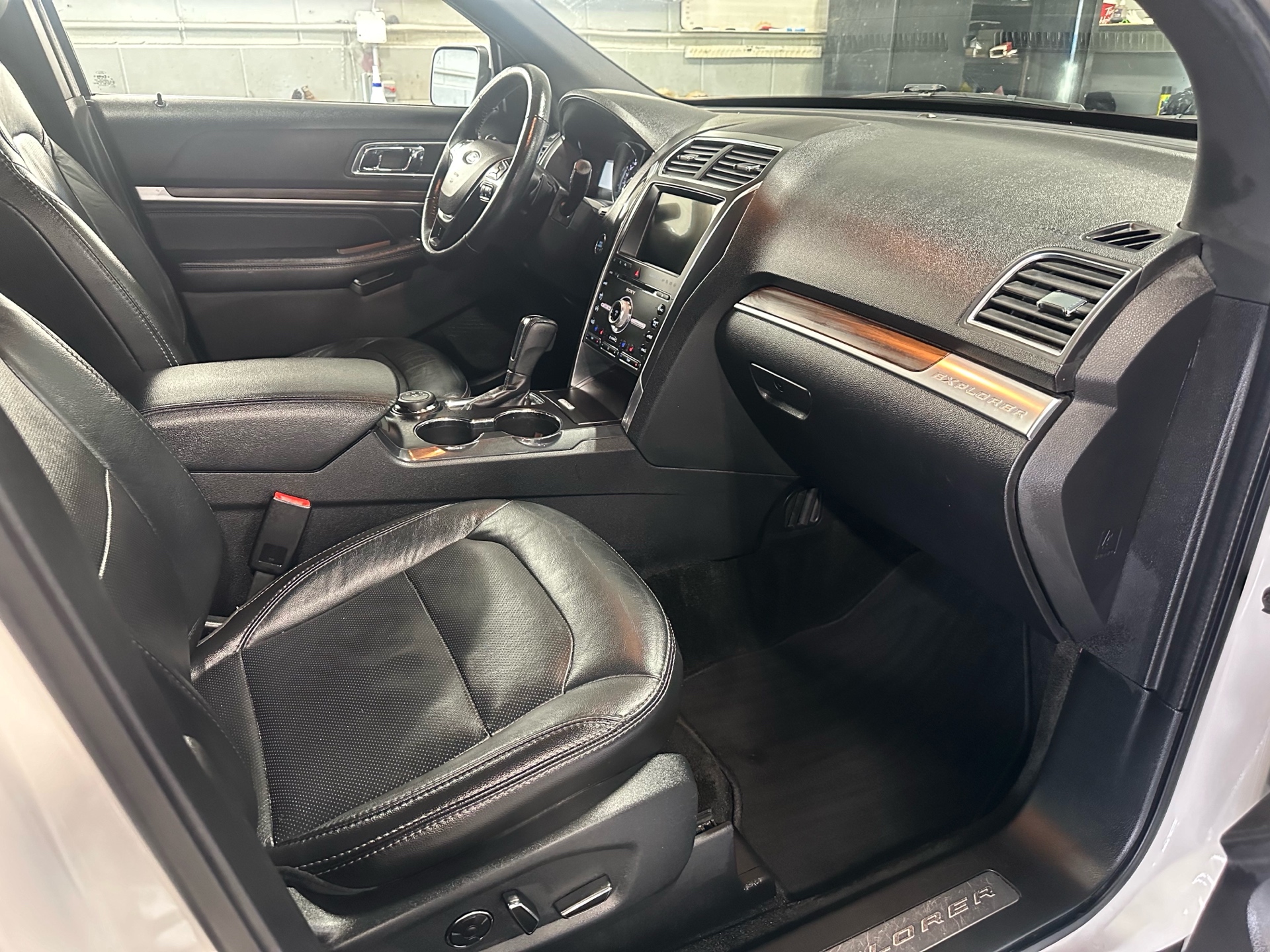 /houseofcars/2017-Ford-Explorer-6291483233824082.jpg