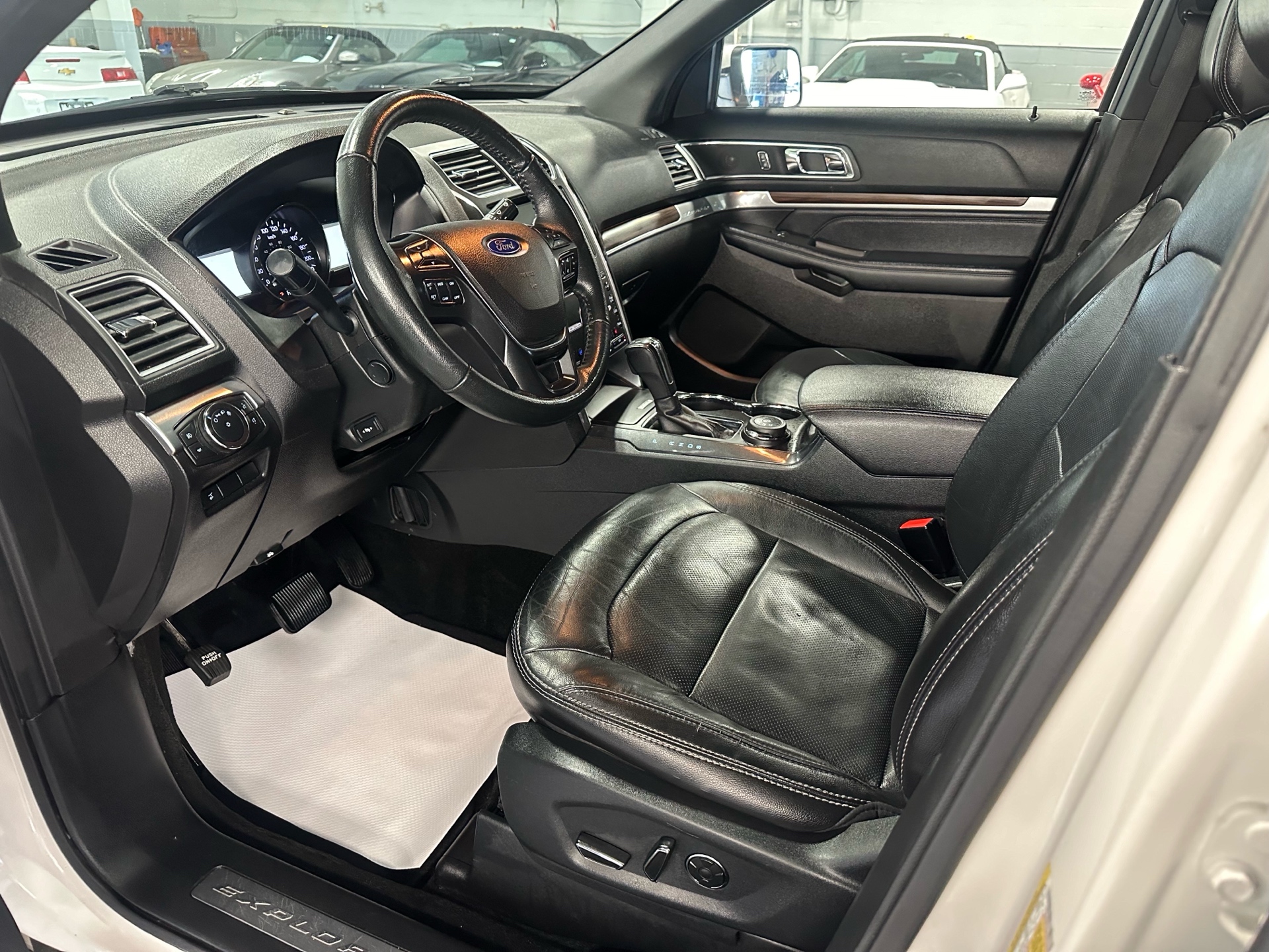 /houseofcars/2017-Ford-Explorer-743390649393783.jpg
