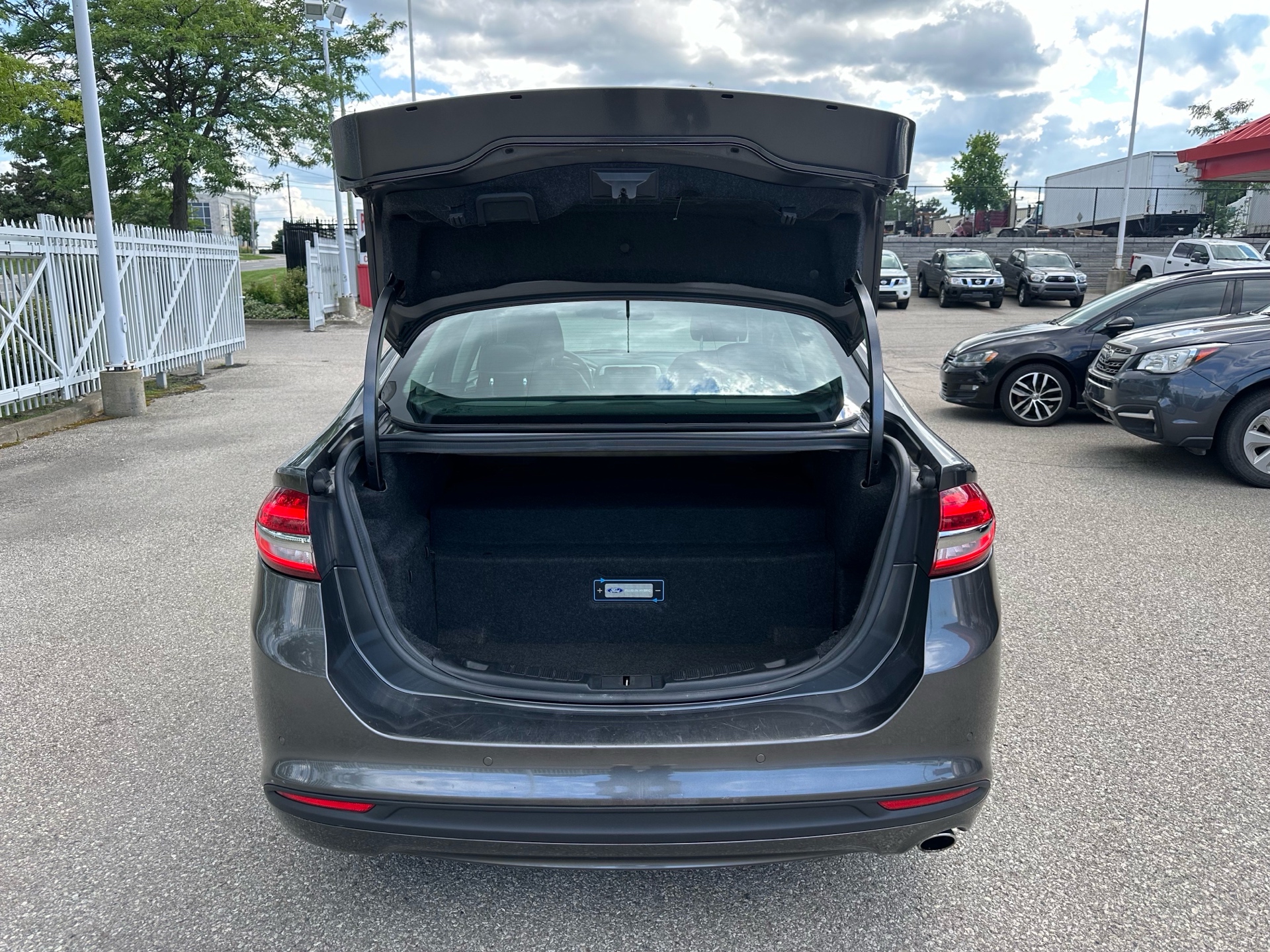 /houseofcars/2017-Ford-FusionEnergi-6074686806041152.jpg