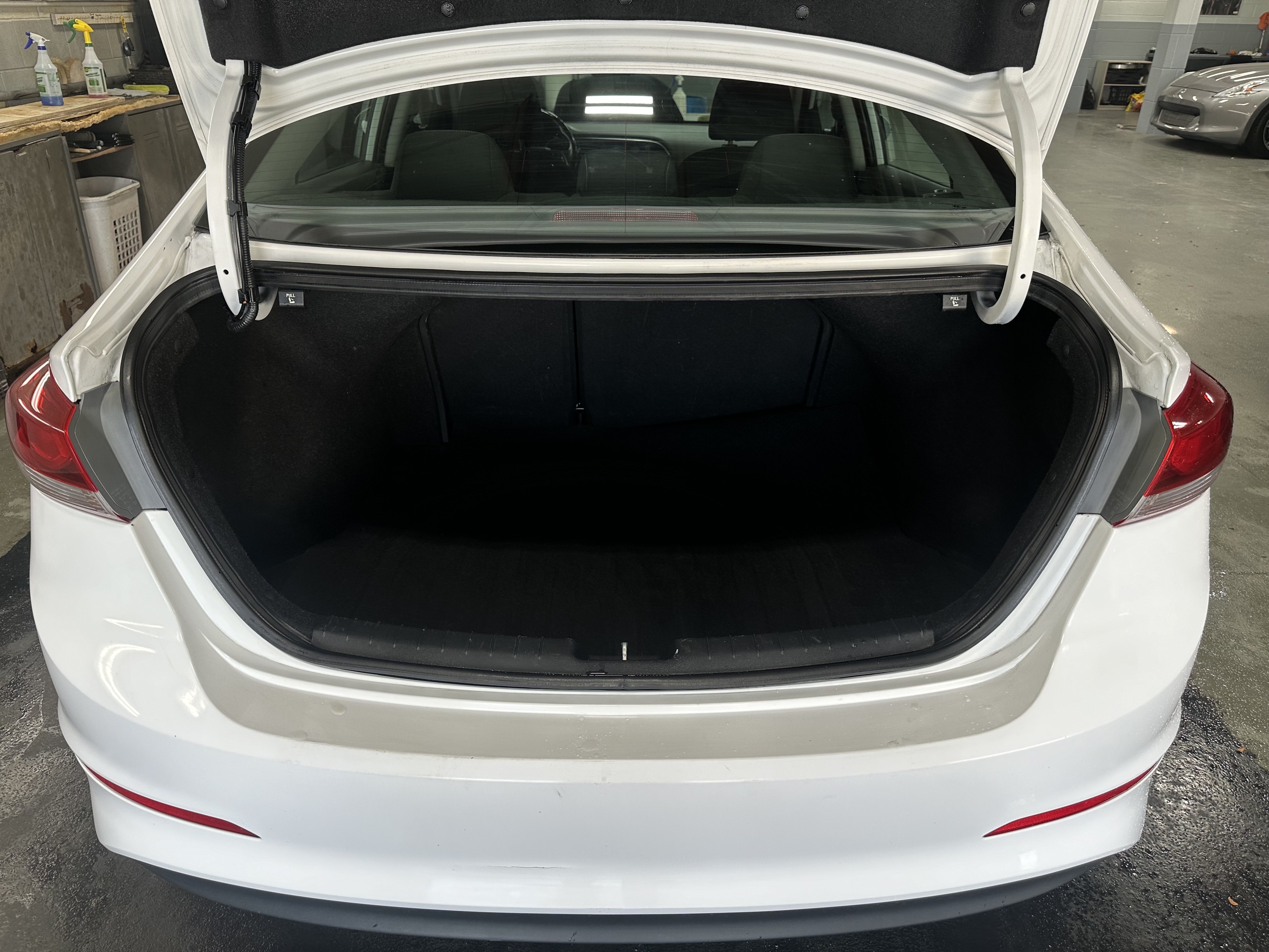 /houseofcars/2017-Hyundai-Elantra-7570927630183315.jpg