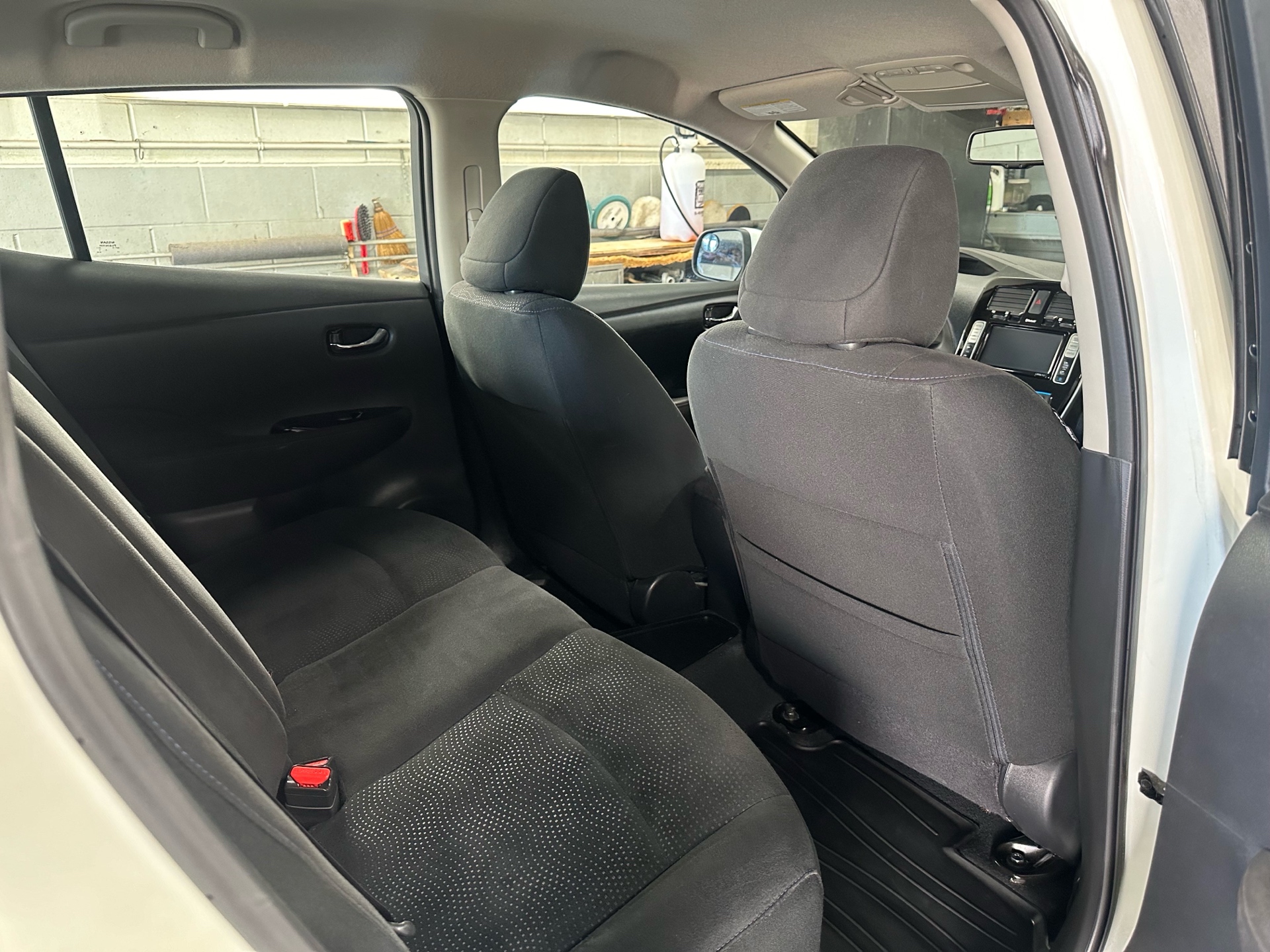 /houseofcars/2017-Nissan-LEAF-034723461409426504.jpg