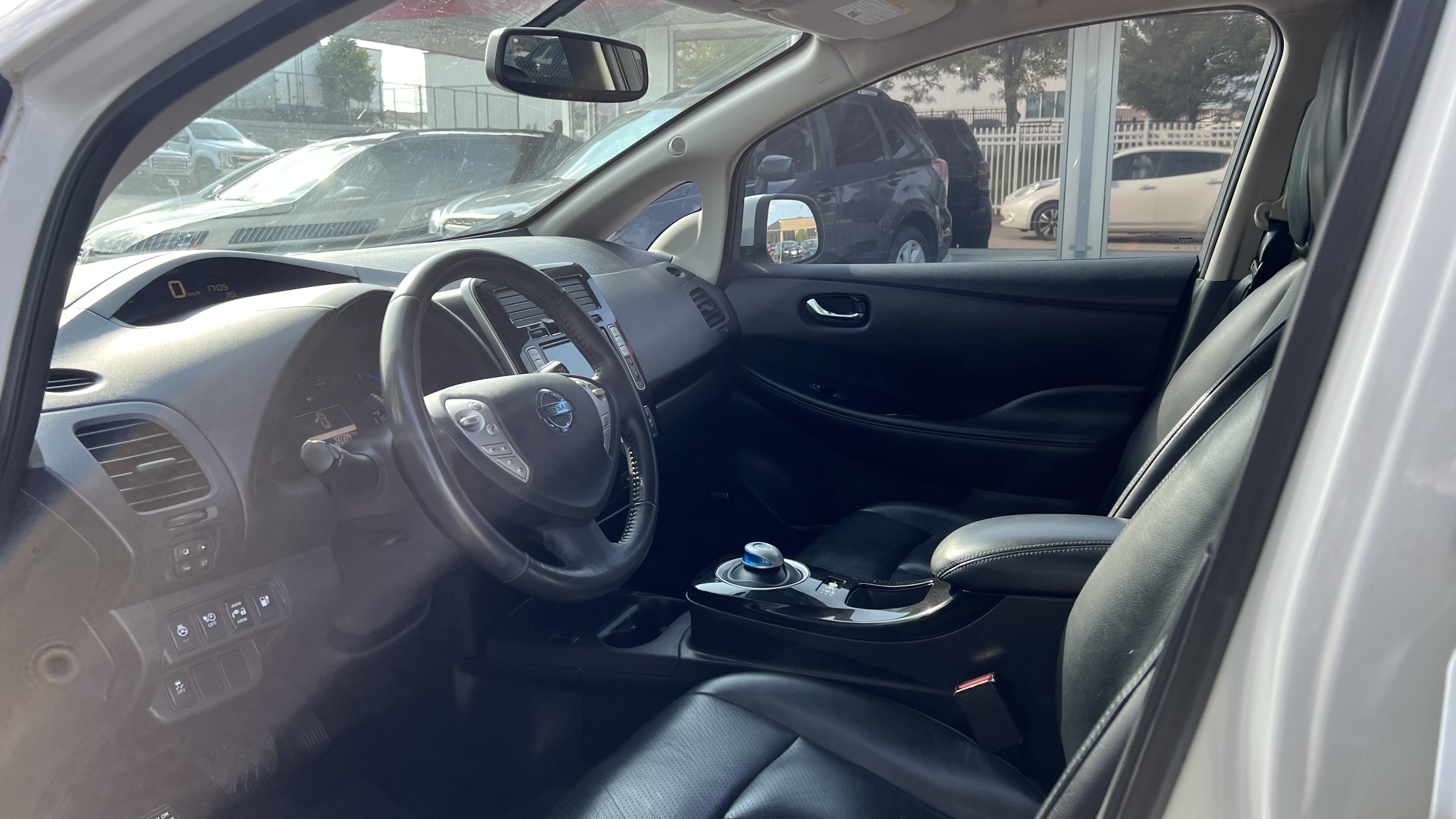 /houseofcars/2017-Nissan-LEAF-0574660931659714.jpg