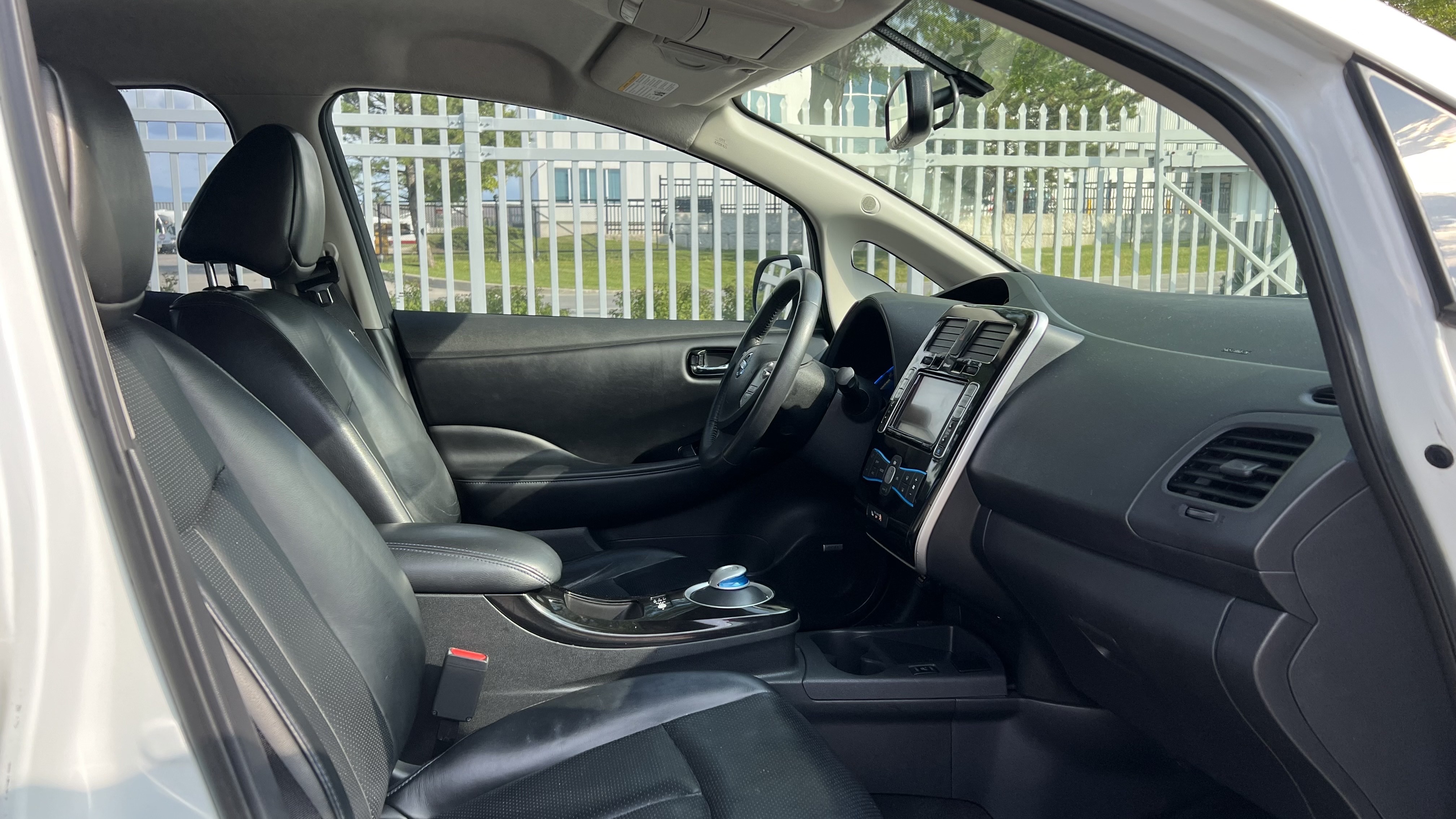 /houseofcars/2017-Nissan-LEAF-1561112404207563.jpg