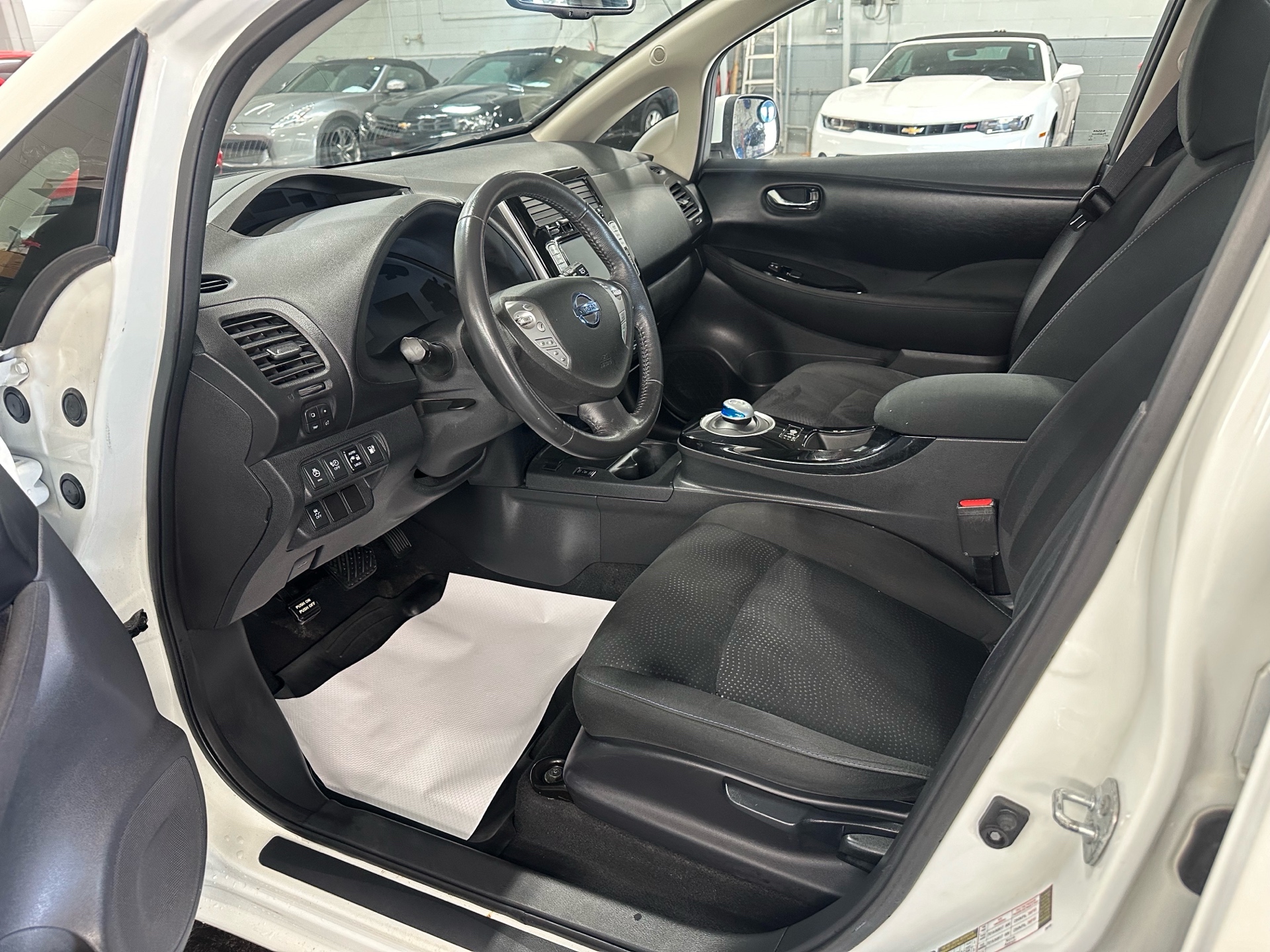 /houseofcars/2017-Nissan-LEAF-1985590940984523.jpg