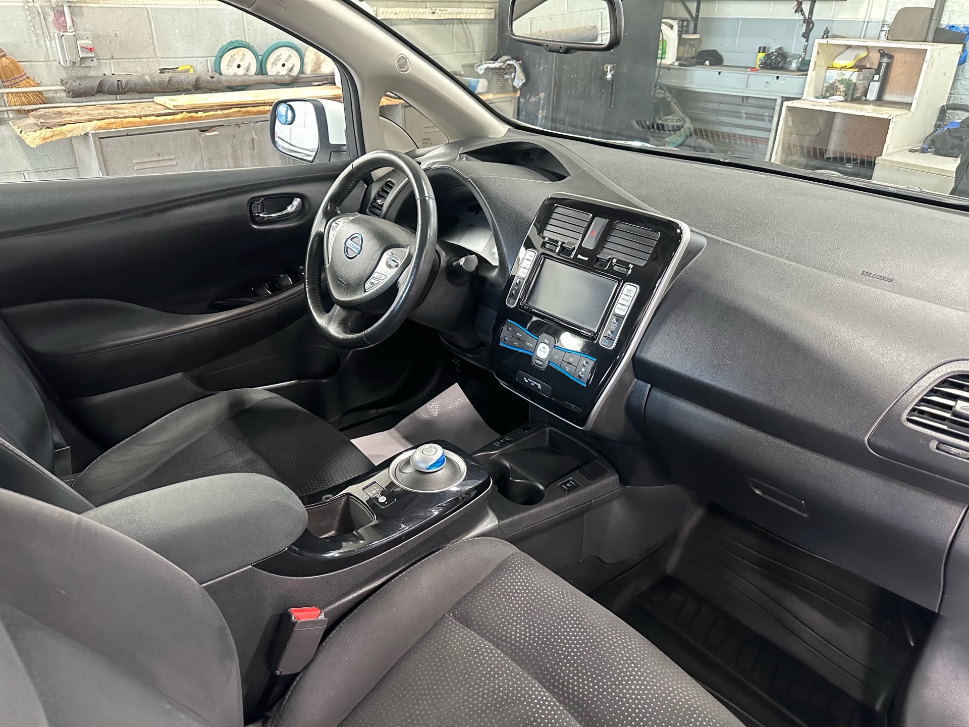/houseofcars/2017-Nissan-LEAF-4428584682117669.jpg