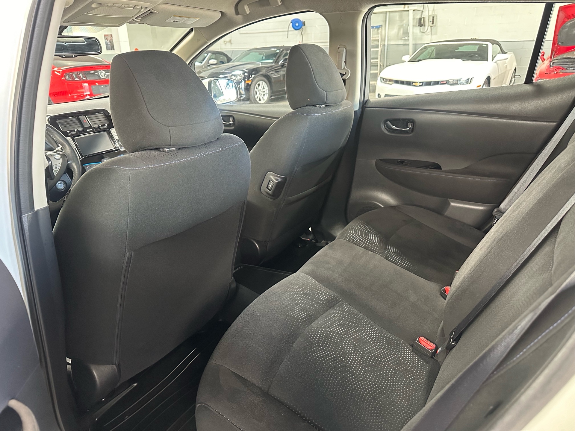 /houseofcars/2017-Nissan-LEAF-5107393414773207.jpg