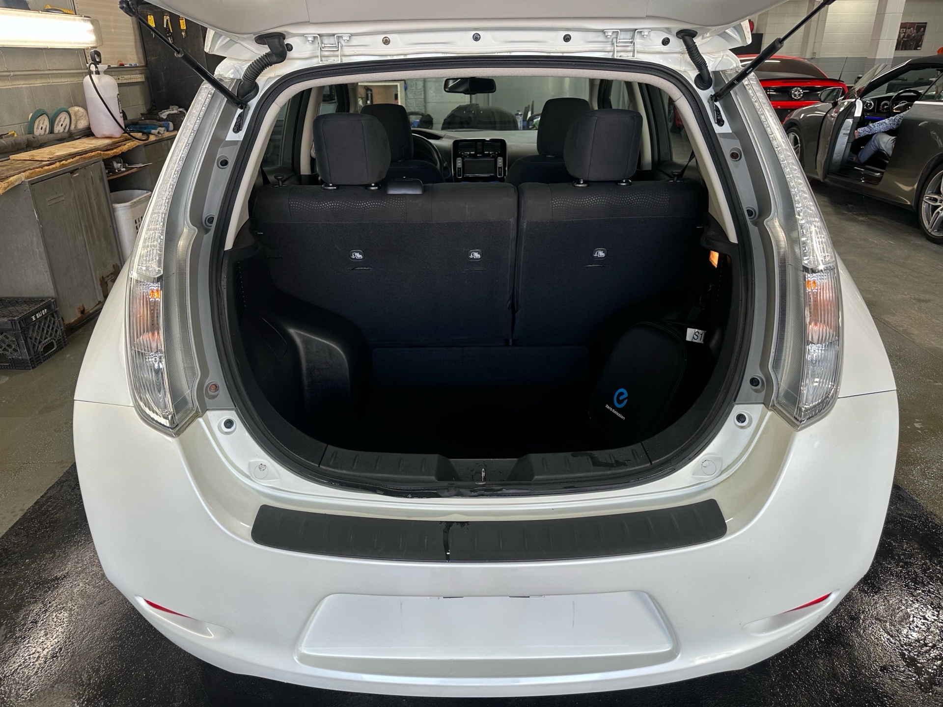 /houseofcars/2017-Nissan-LEAF-6856903719809098.jpg