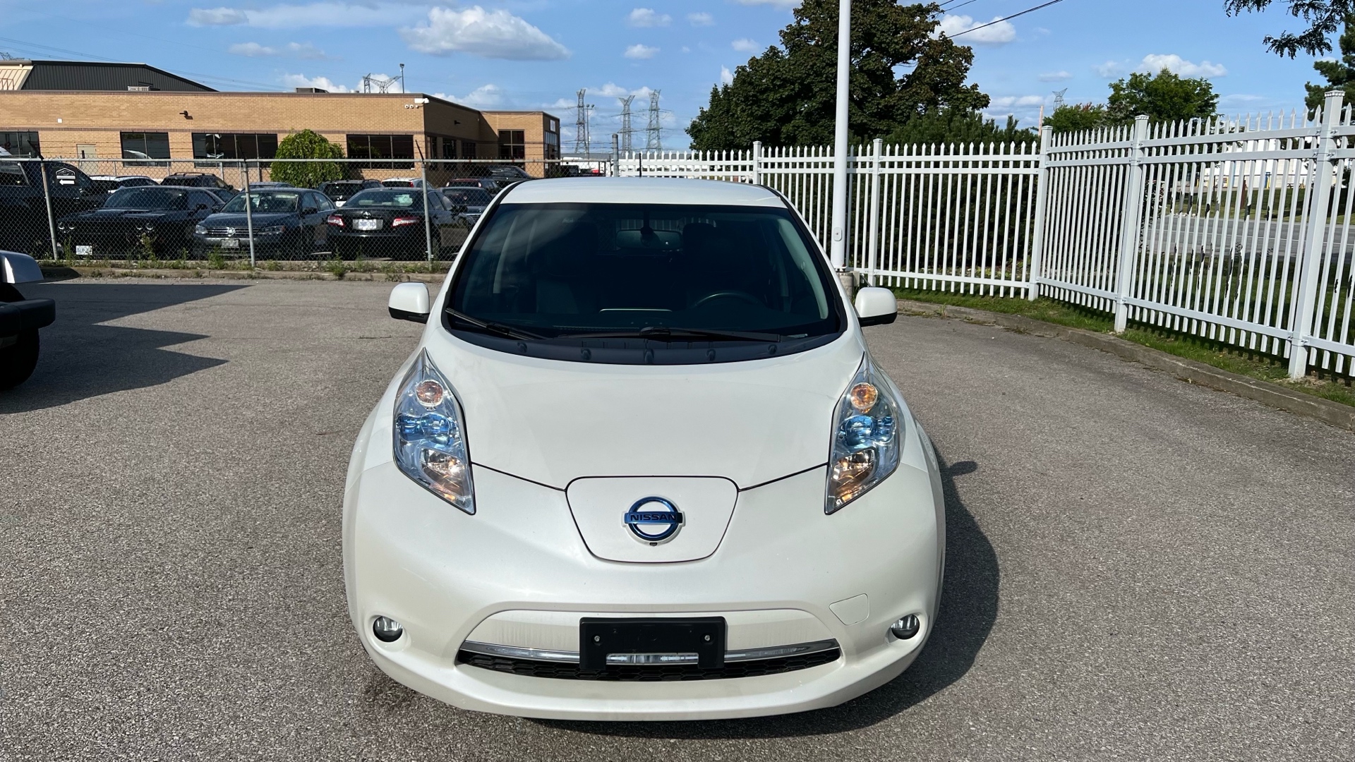 /houseofcars/2017-Nissan-LEAF-7199713023822154.jpg