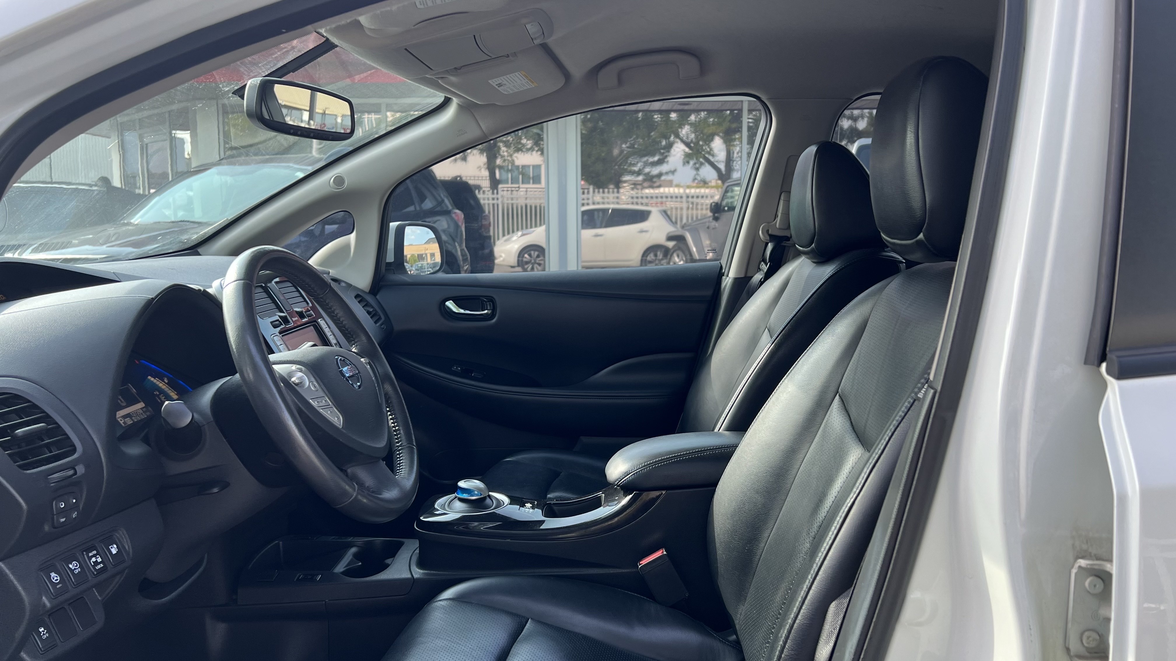 /houseofcars/2017-Nissan-LEAF-7384779102476342.jpg
